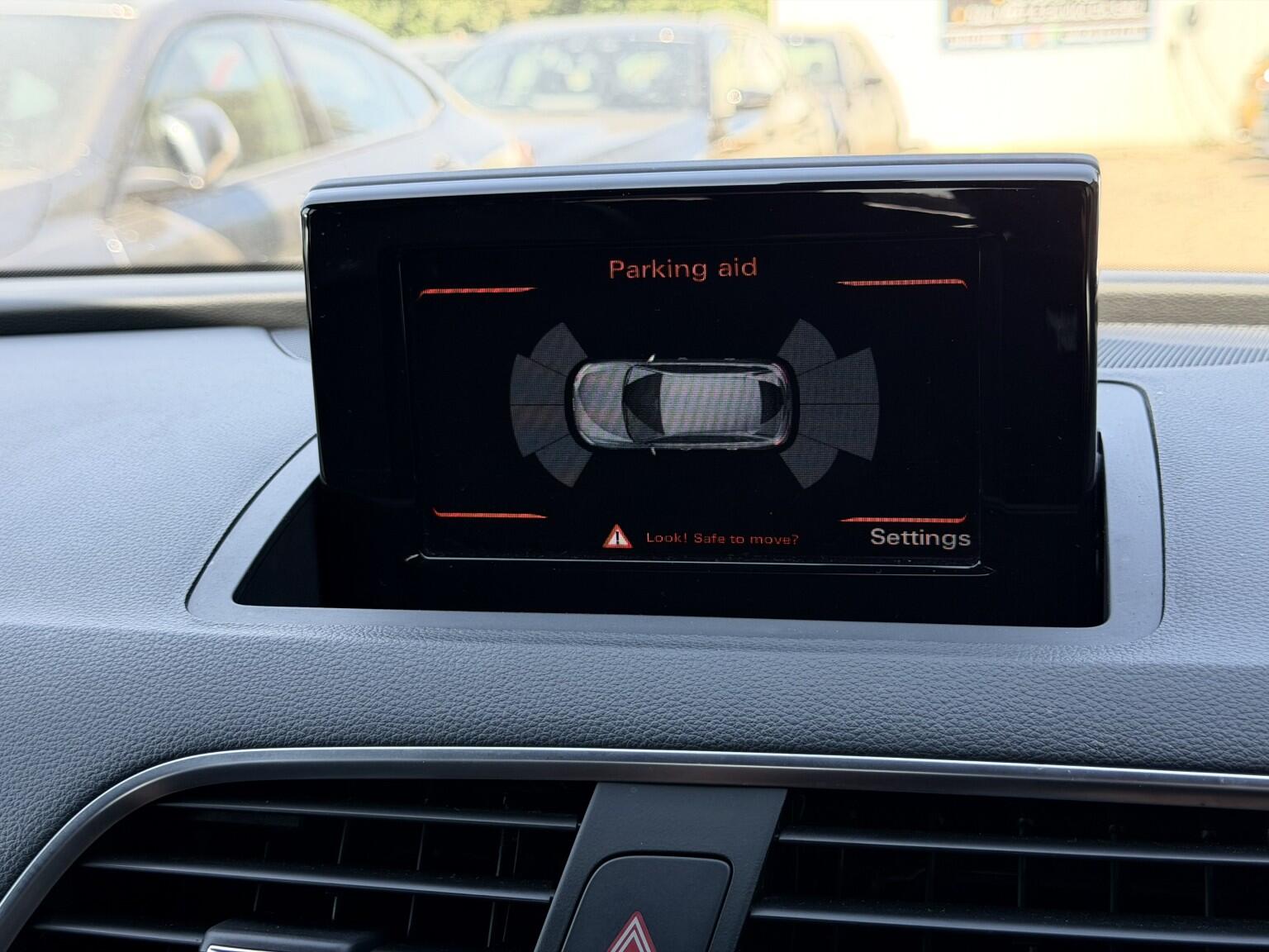 Audi Q3 view 21