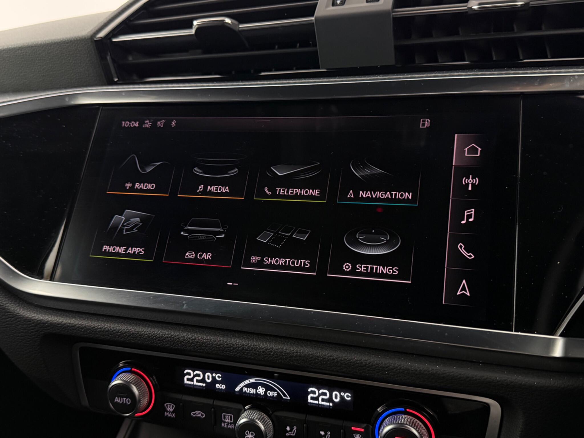 Audi Q3 view 22