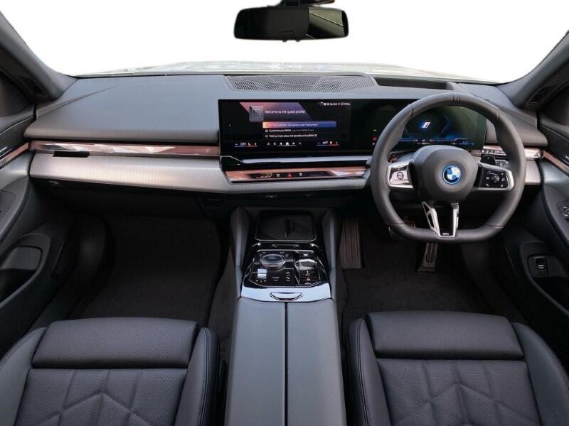 BMW 5 Series view 4