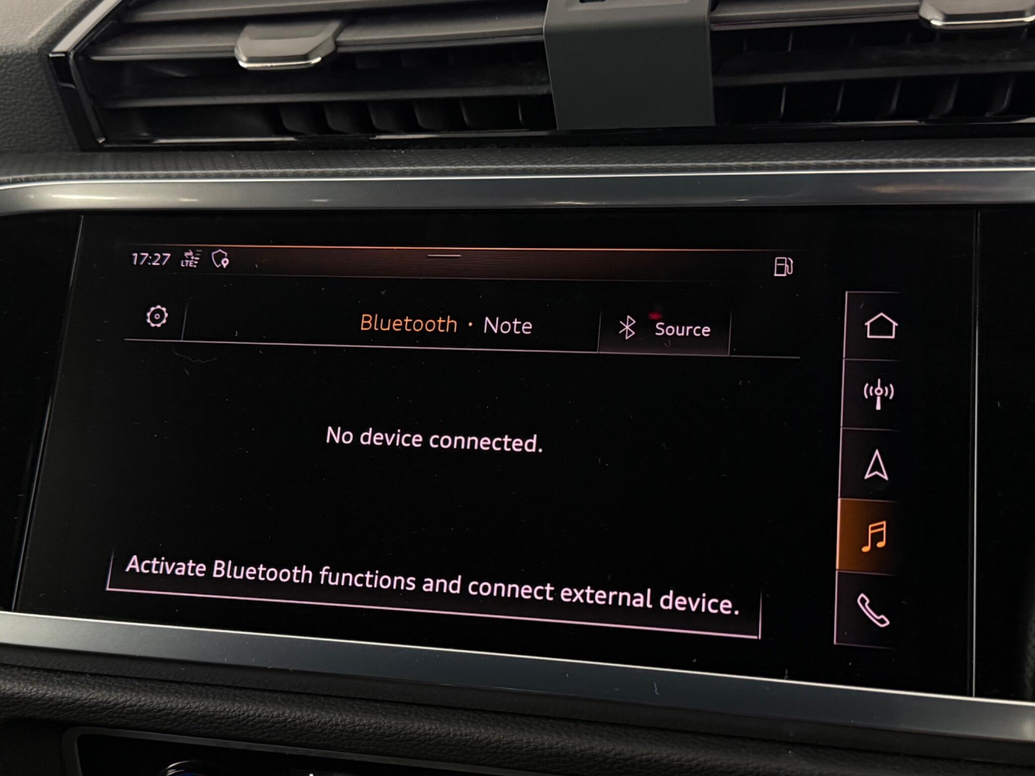 Audi Q3 view 23