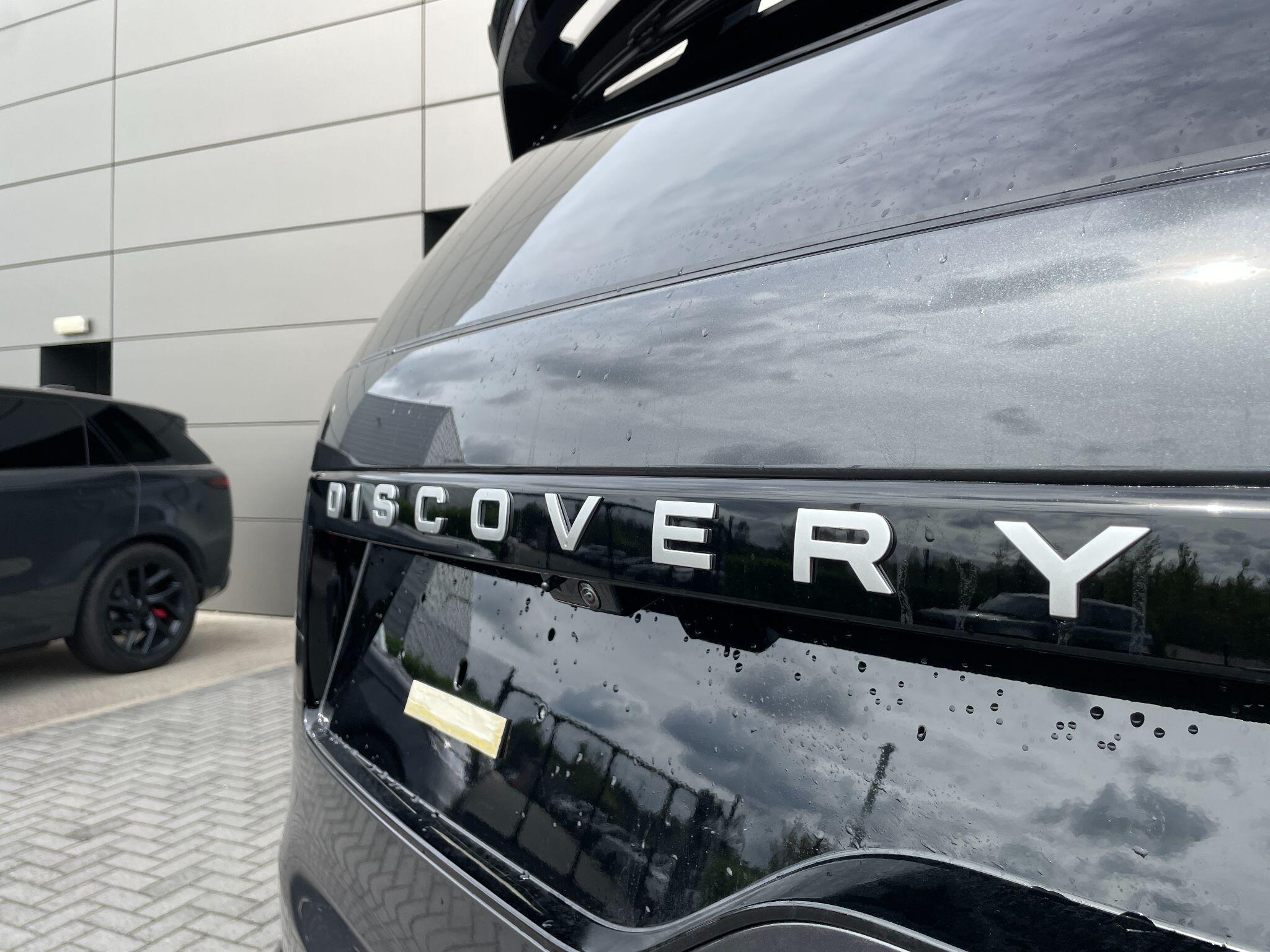 Land Rover Discovery view 35
