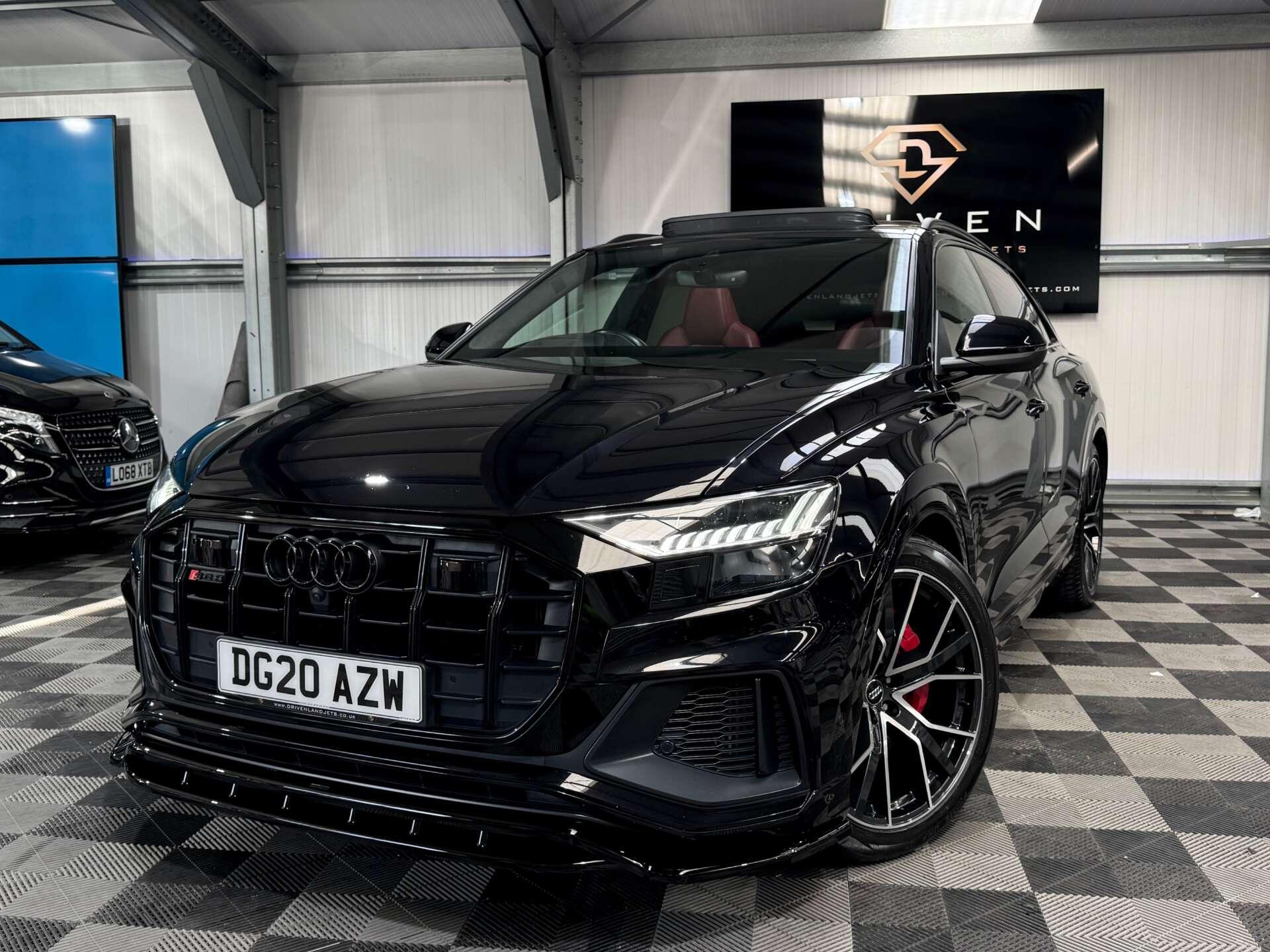 Audi SQ8 view 4
