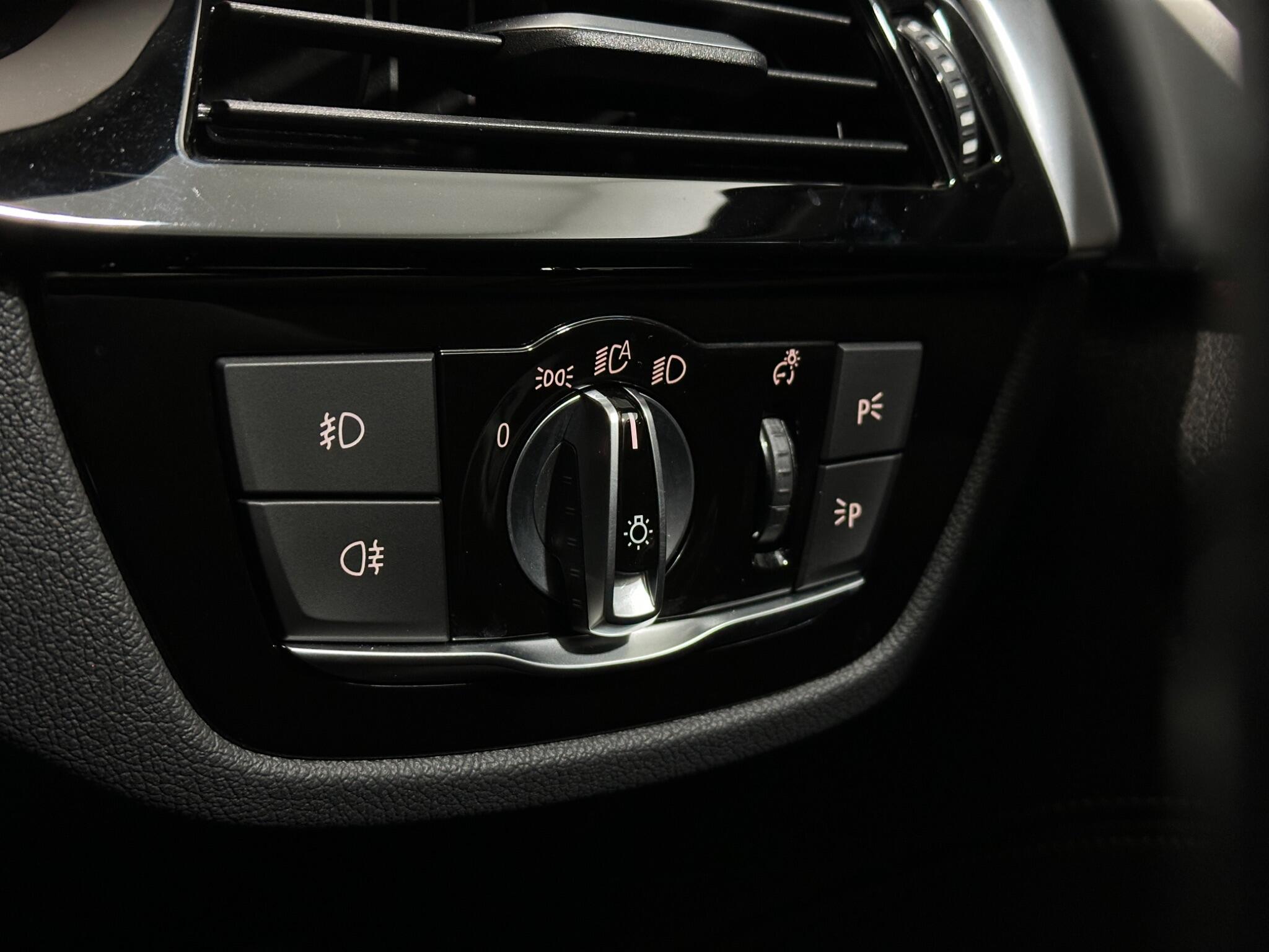 BMW 5 Series view 18