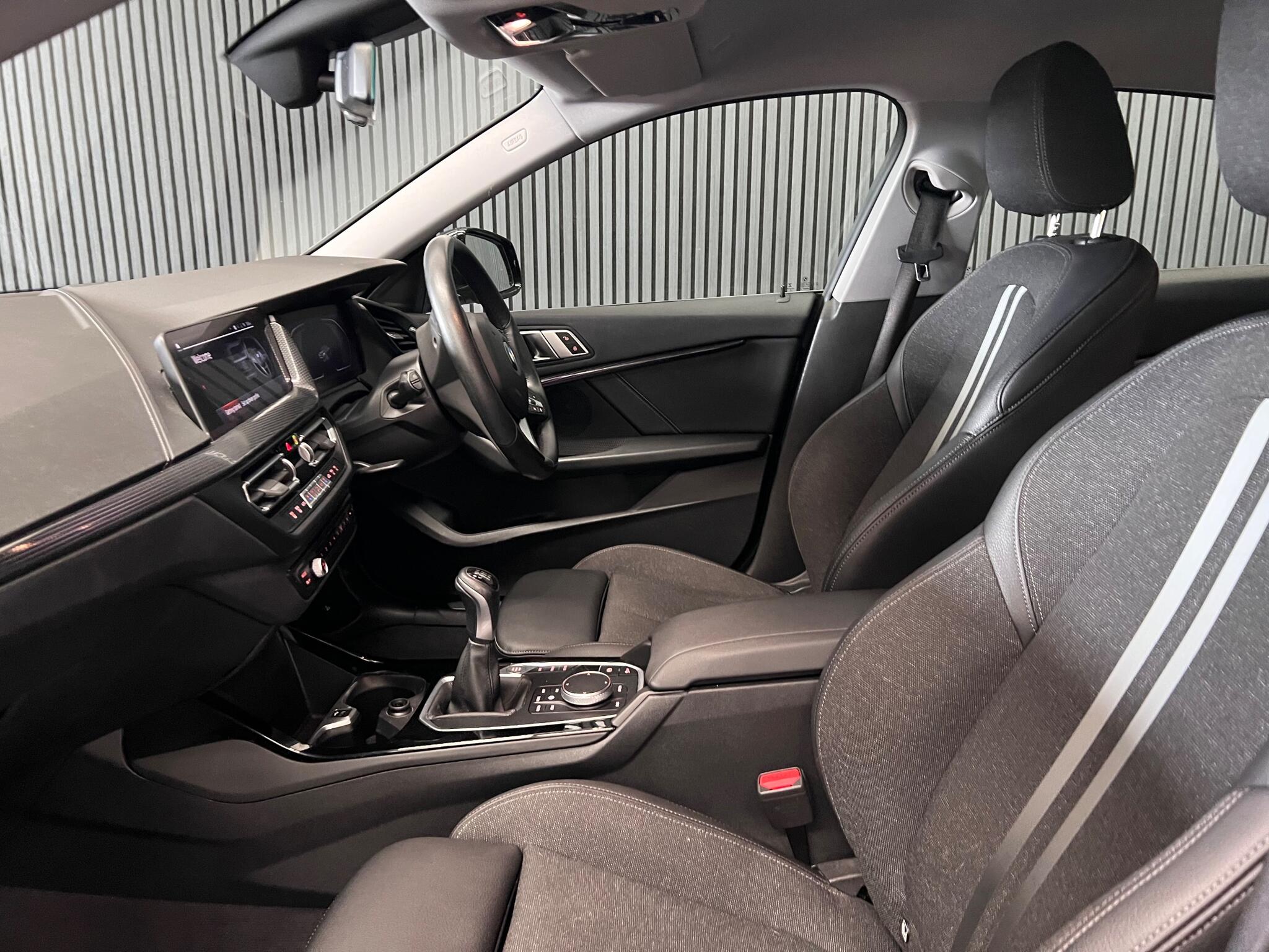 BMW 2 Series view 22