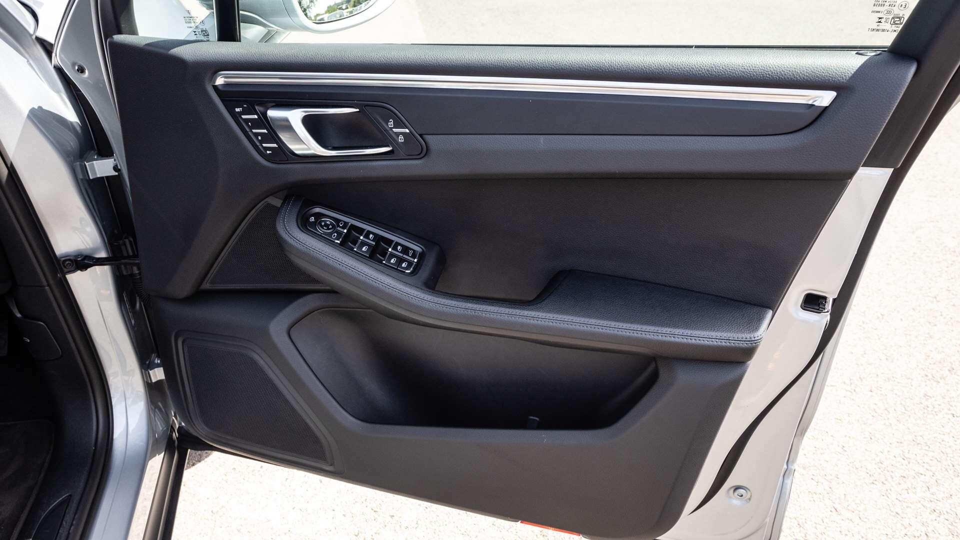 Porsche Macan view 27