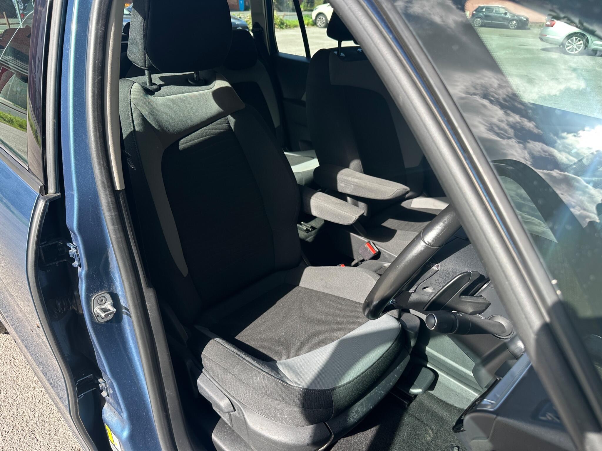 Citroen Grand C4 Picasso view 12