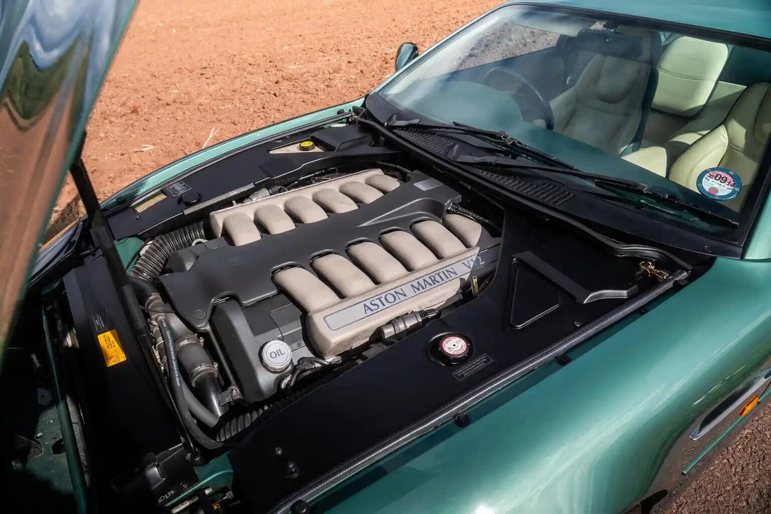 Aston Martin DB7 view 45