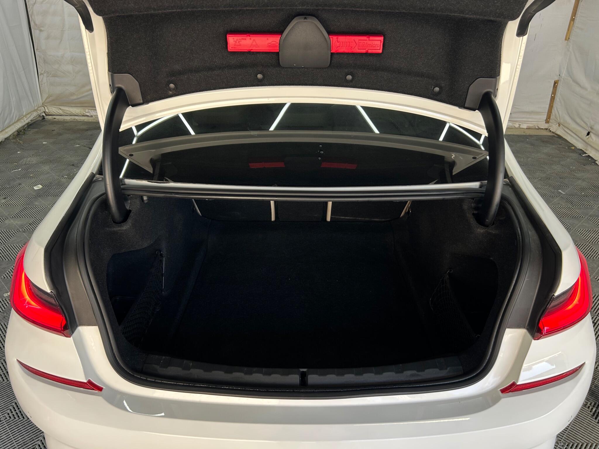 BMW 3 Series view 38