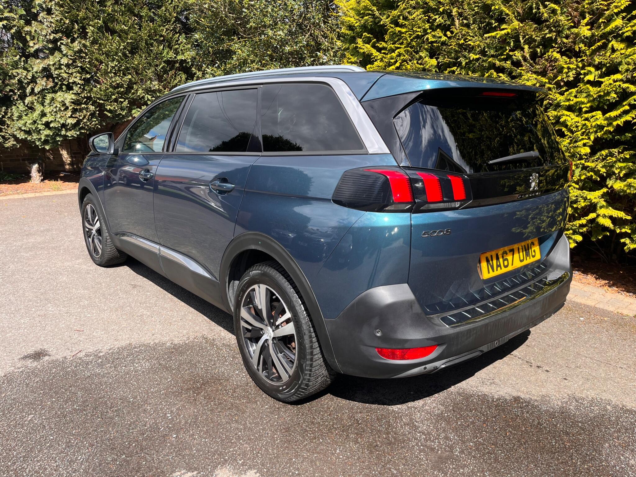 Peugeot 5008 view 11