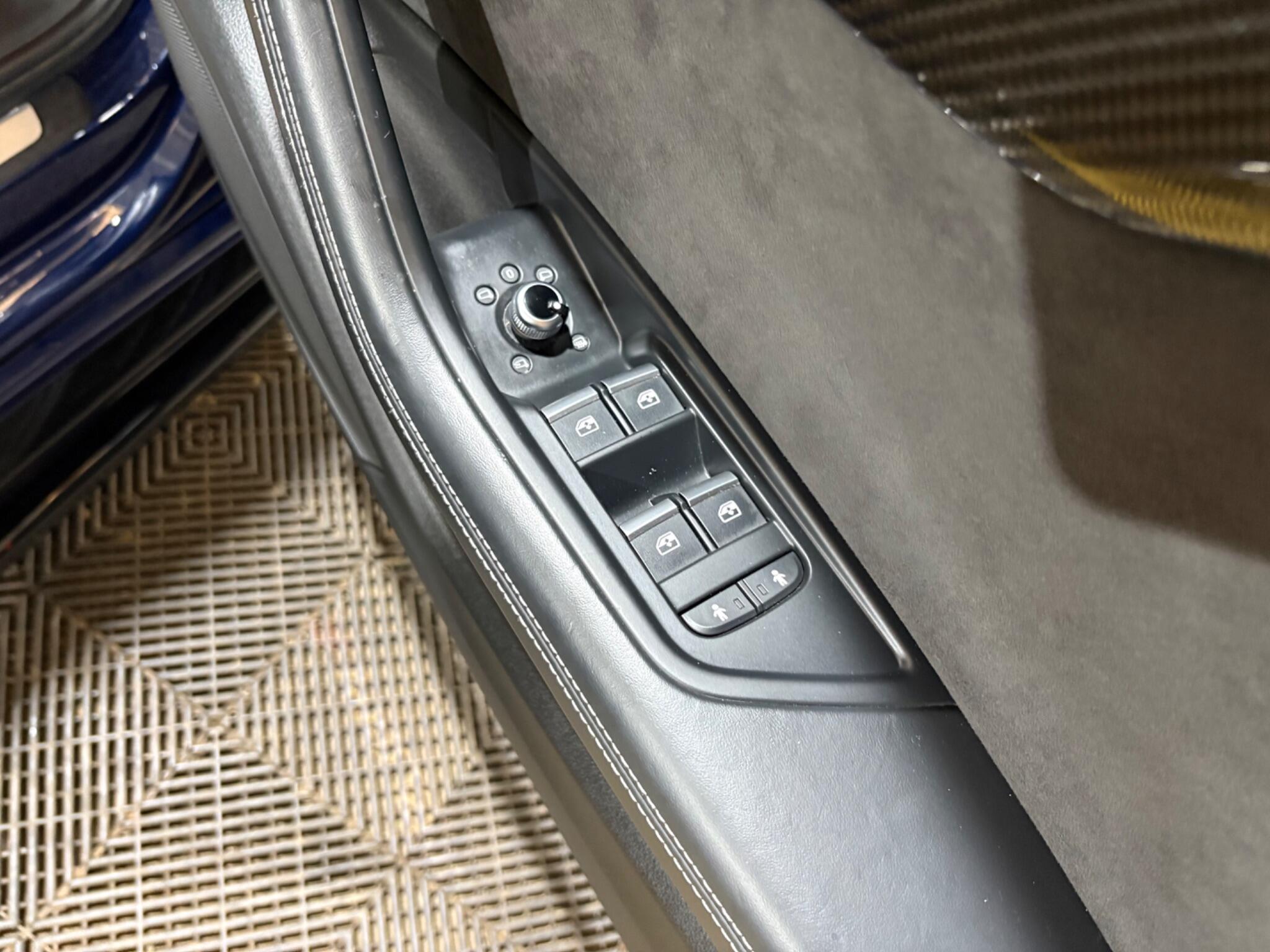 Audi RS4 Avant view 40