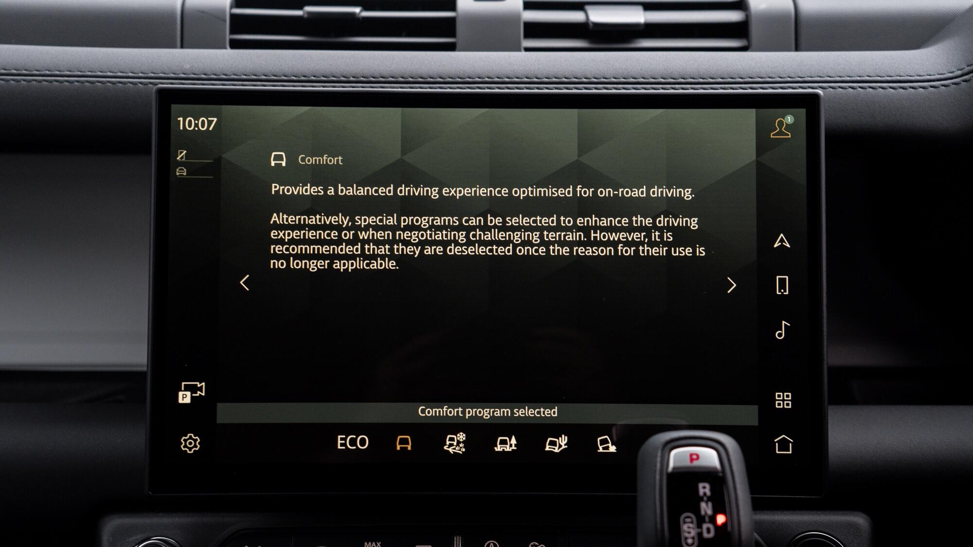 Land Rover Defender 110 view 25