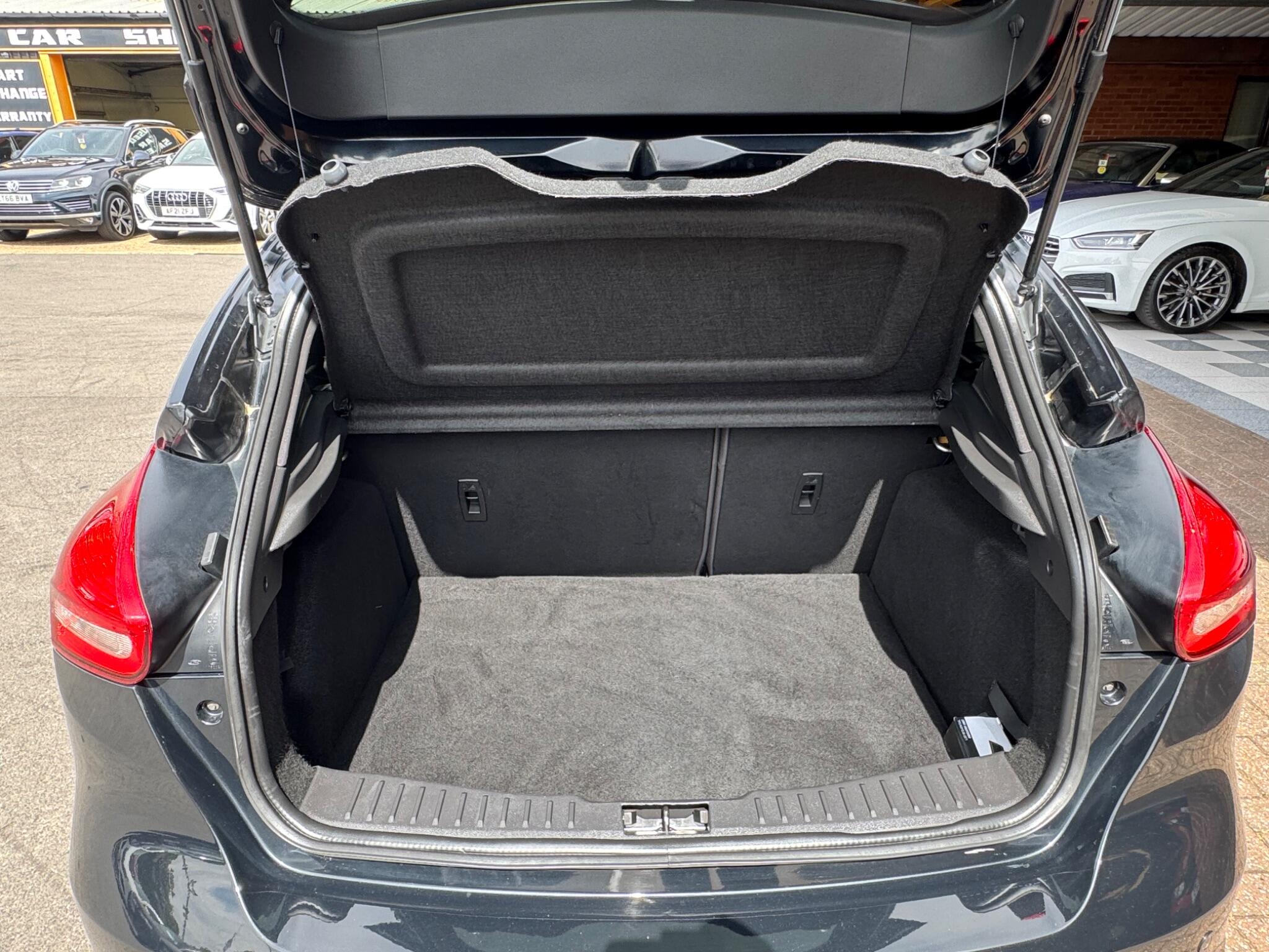 Ford Focus view 10