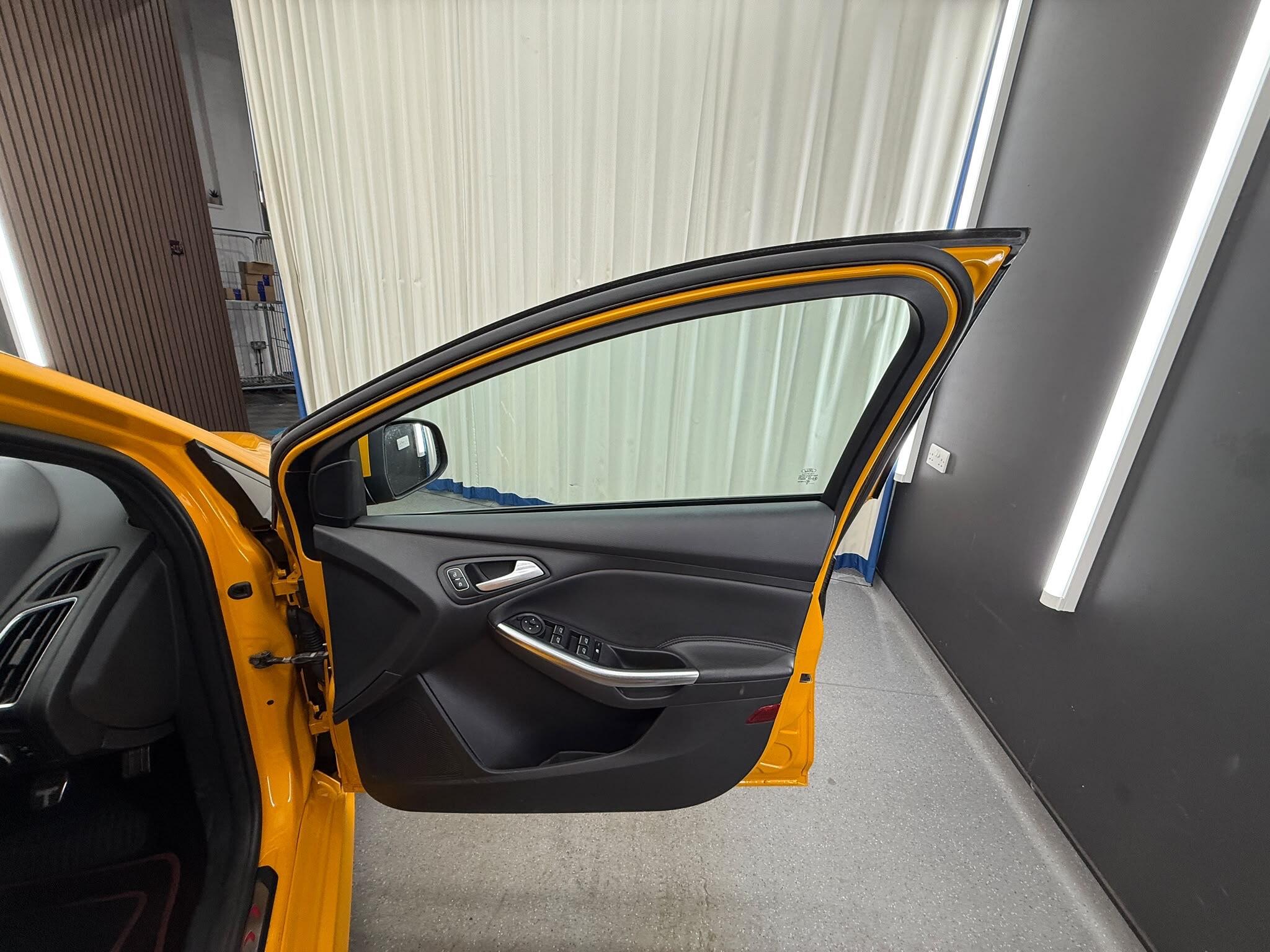 Ford Focus view 15