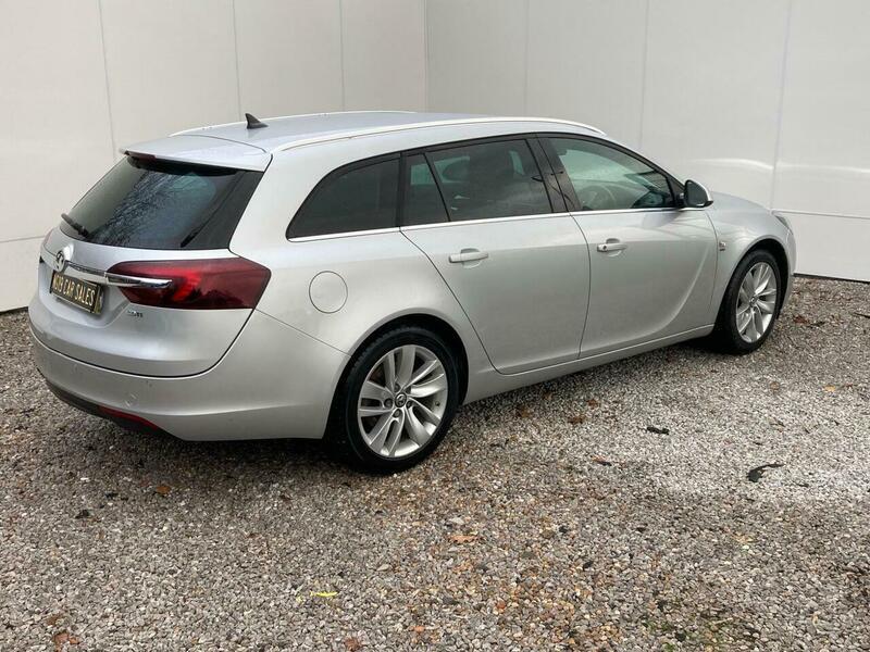 2017 Vauxhall Insignia 2.0 CDTi ecoFLEX SRi Nav Sports Tourer Euro 6 (s/s) 5dr • 120,000 miles image 2