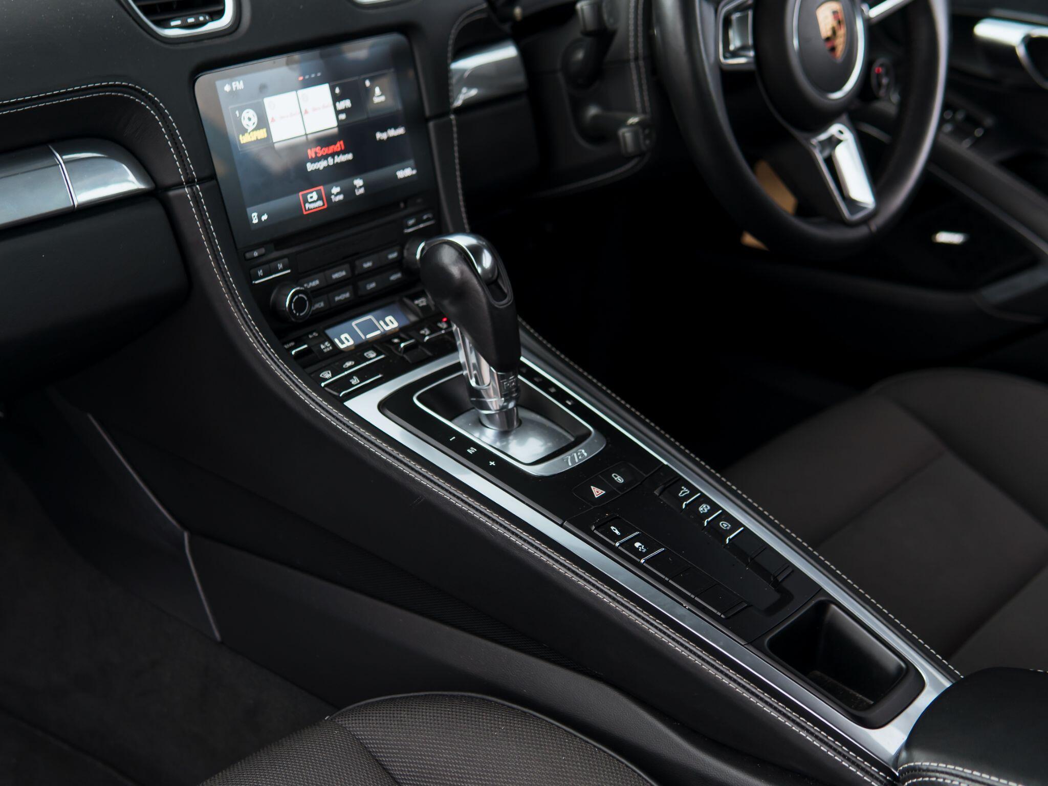 Porsche Cayman view 11
