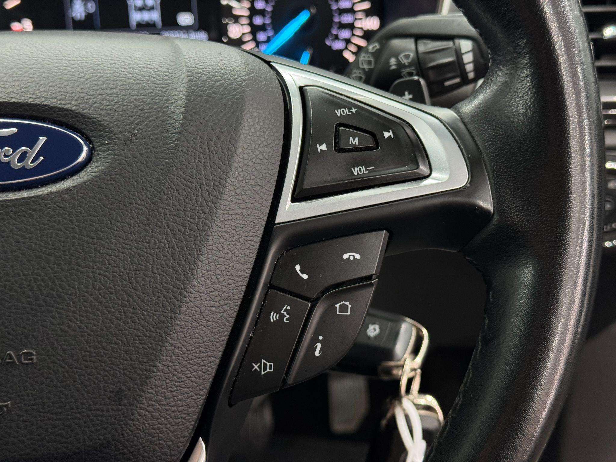 Ford Mondeo view 29