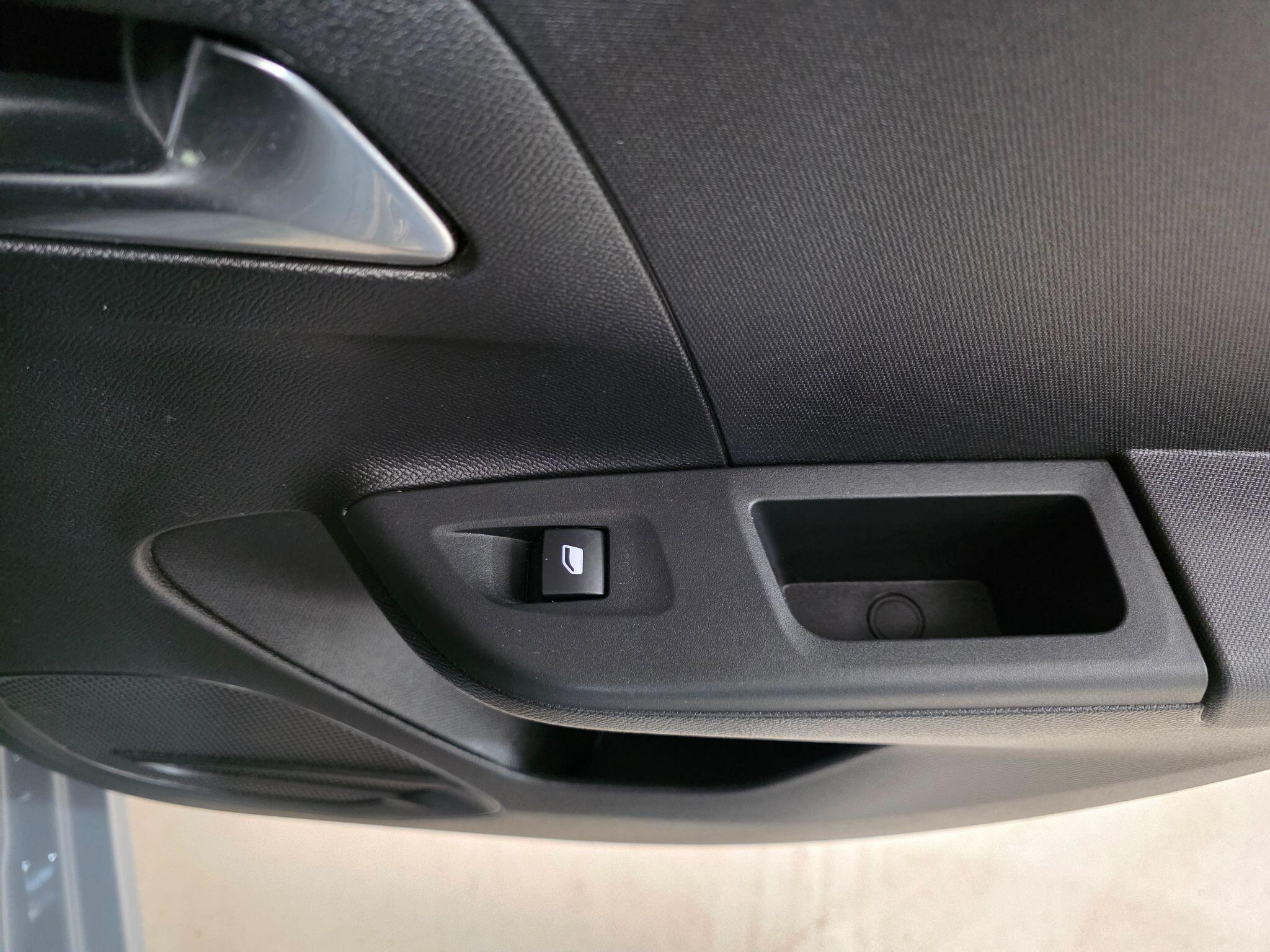 Vauxhall Corsa view 22