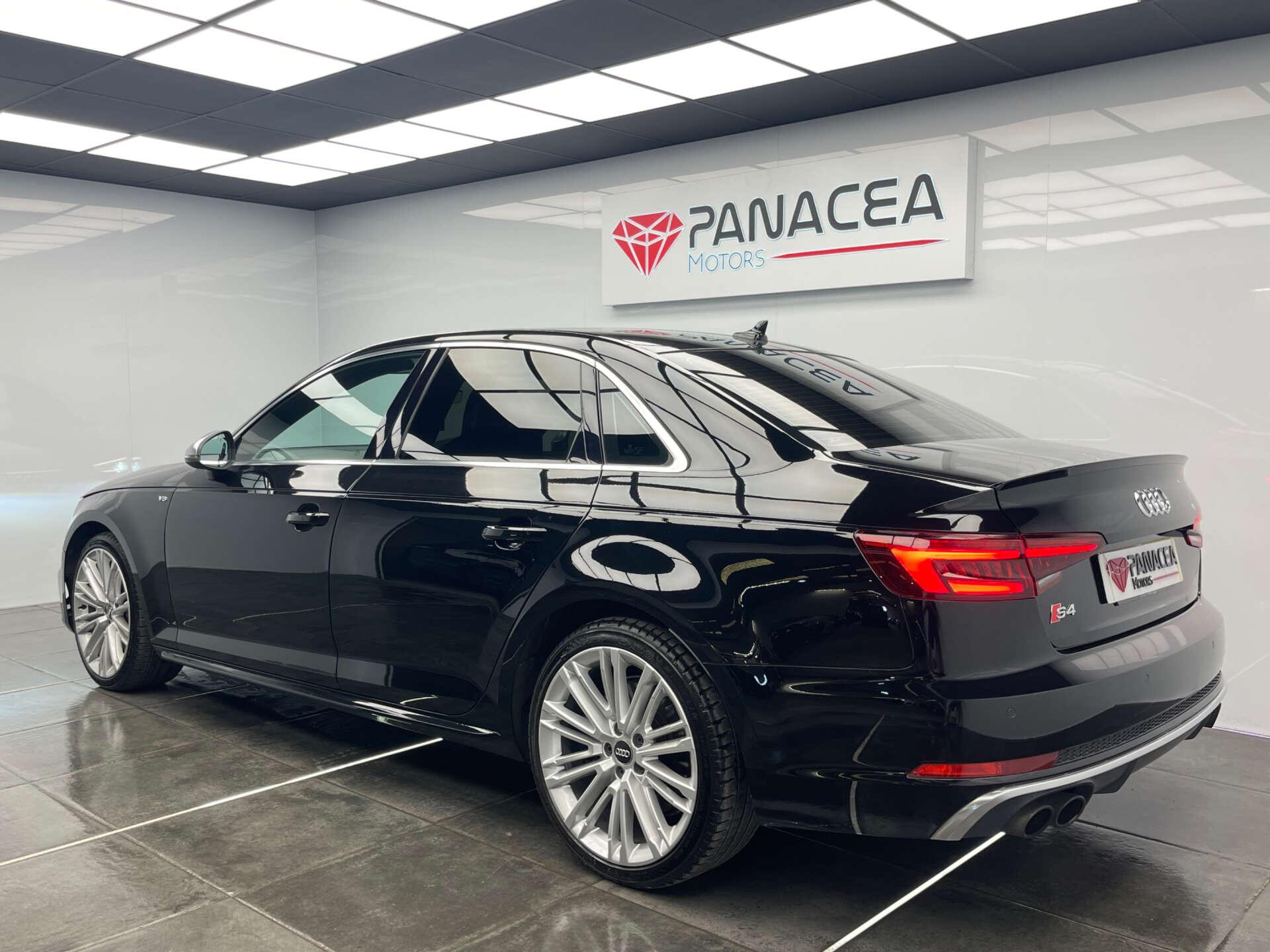 Audi S4 view 34