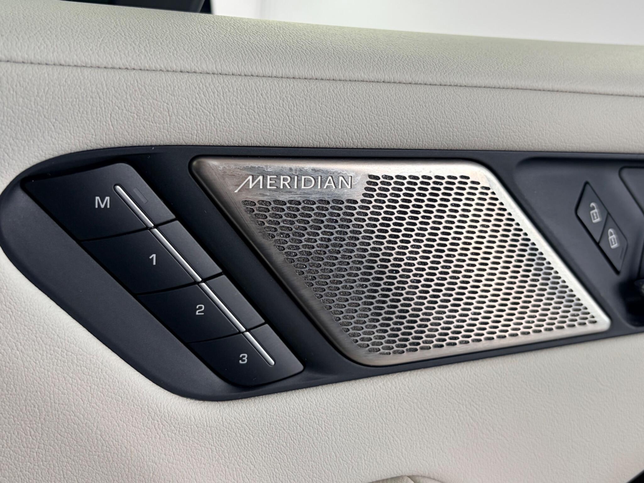 Jaguar I-Pace view 18