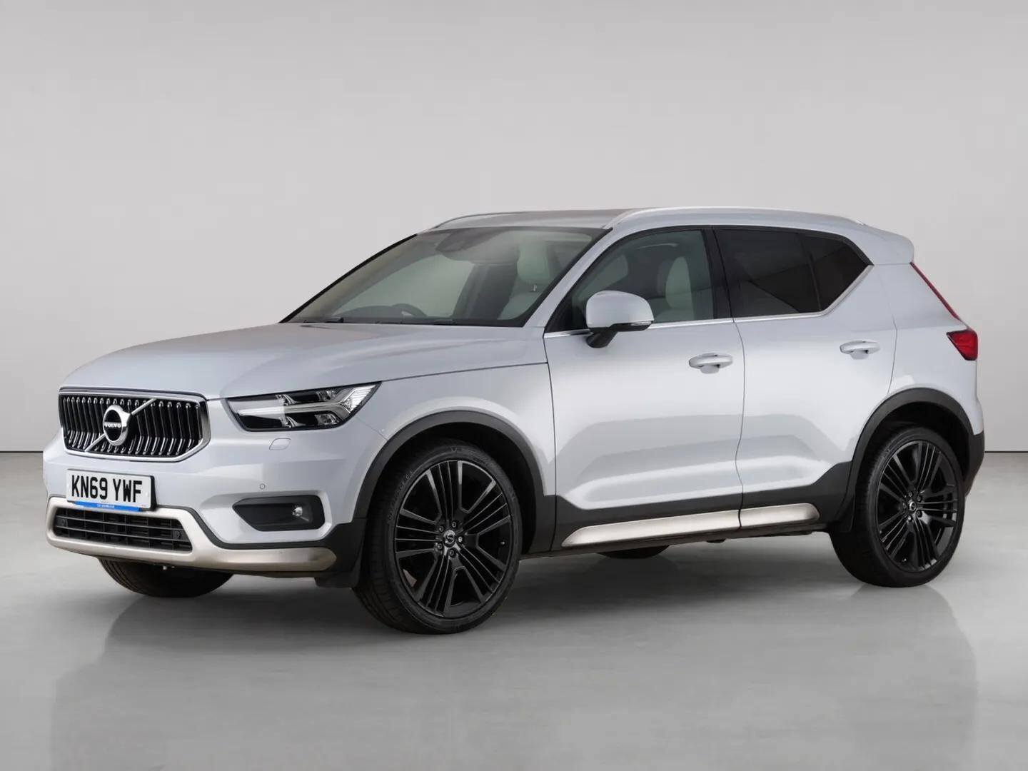 Volvo XC40 view 2