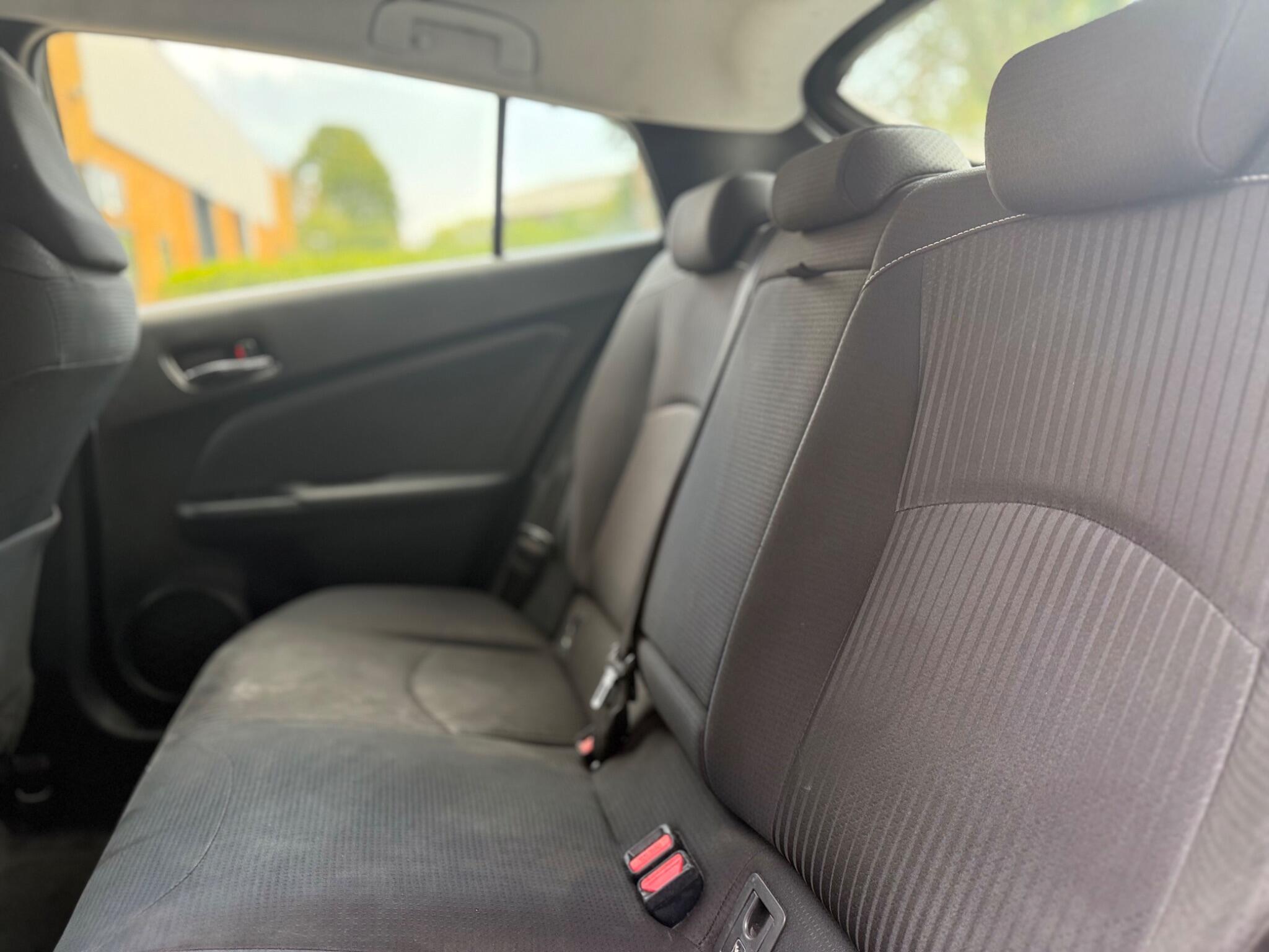 Toyota Prius view 19