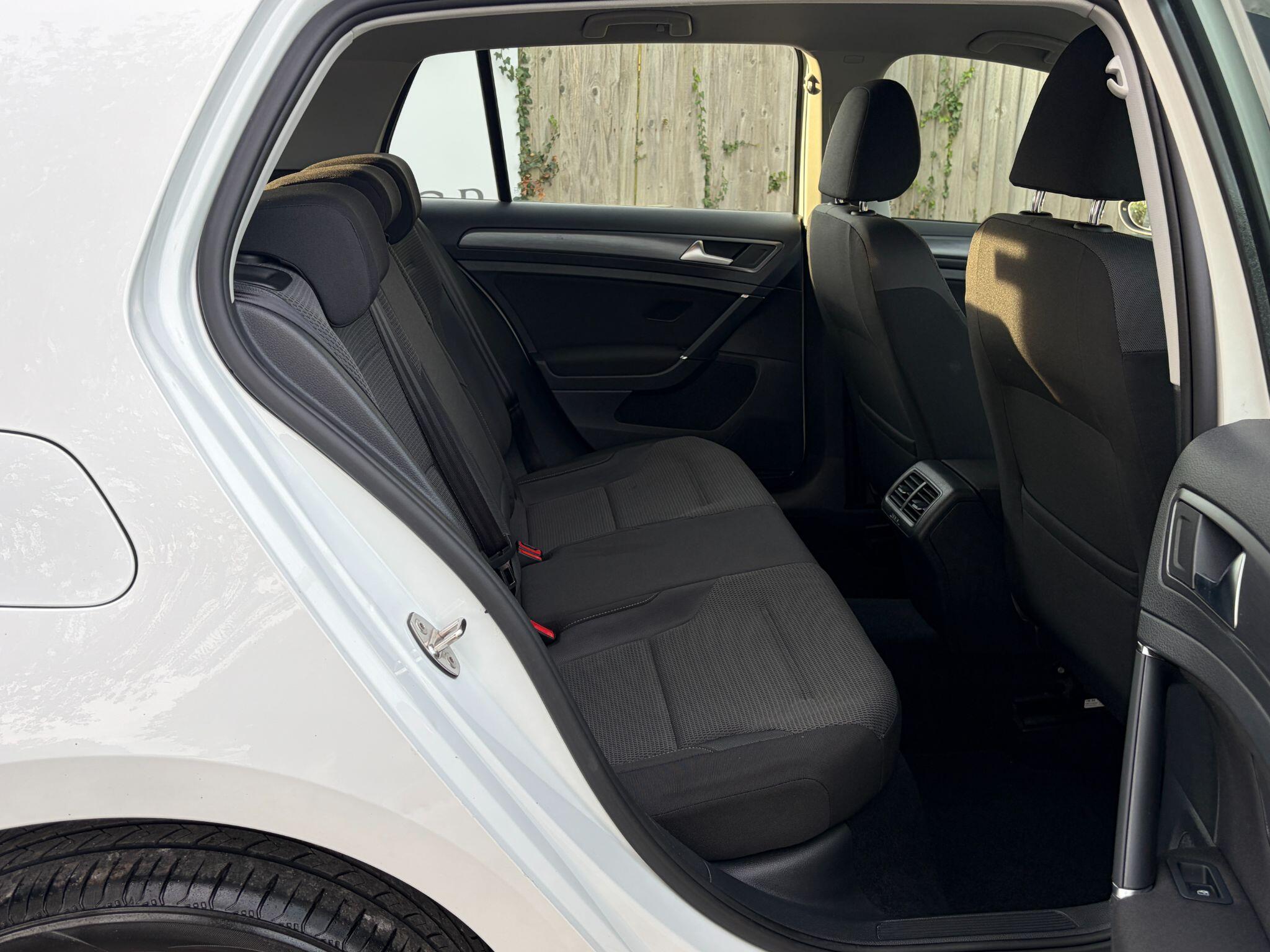 Volkswagen Golf view 13