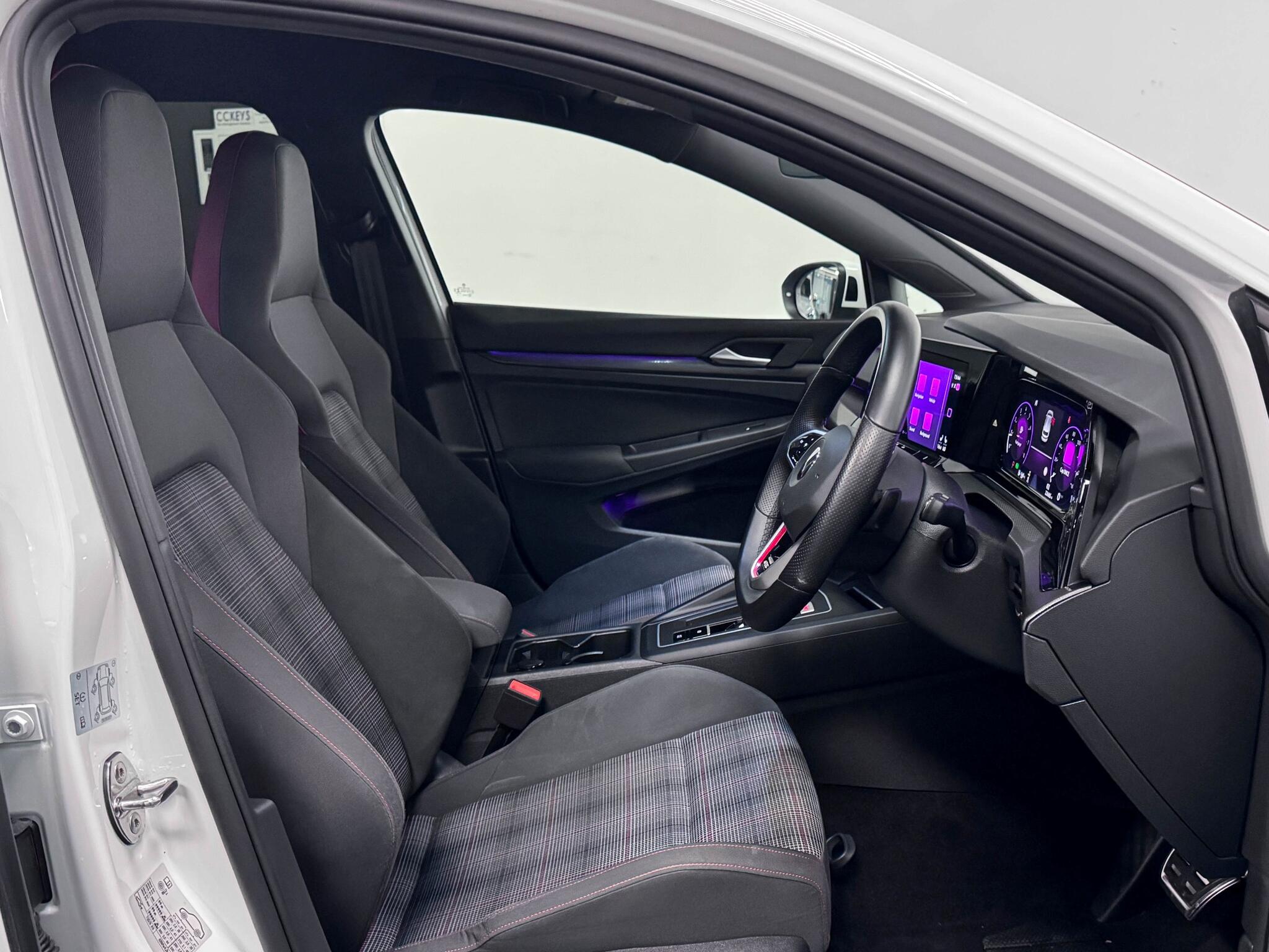 Volkswagen Golf view 24