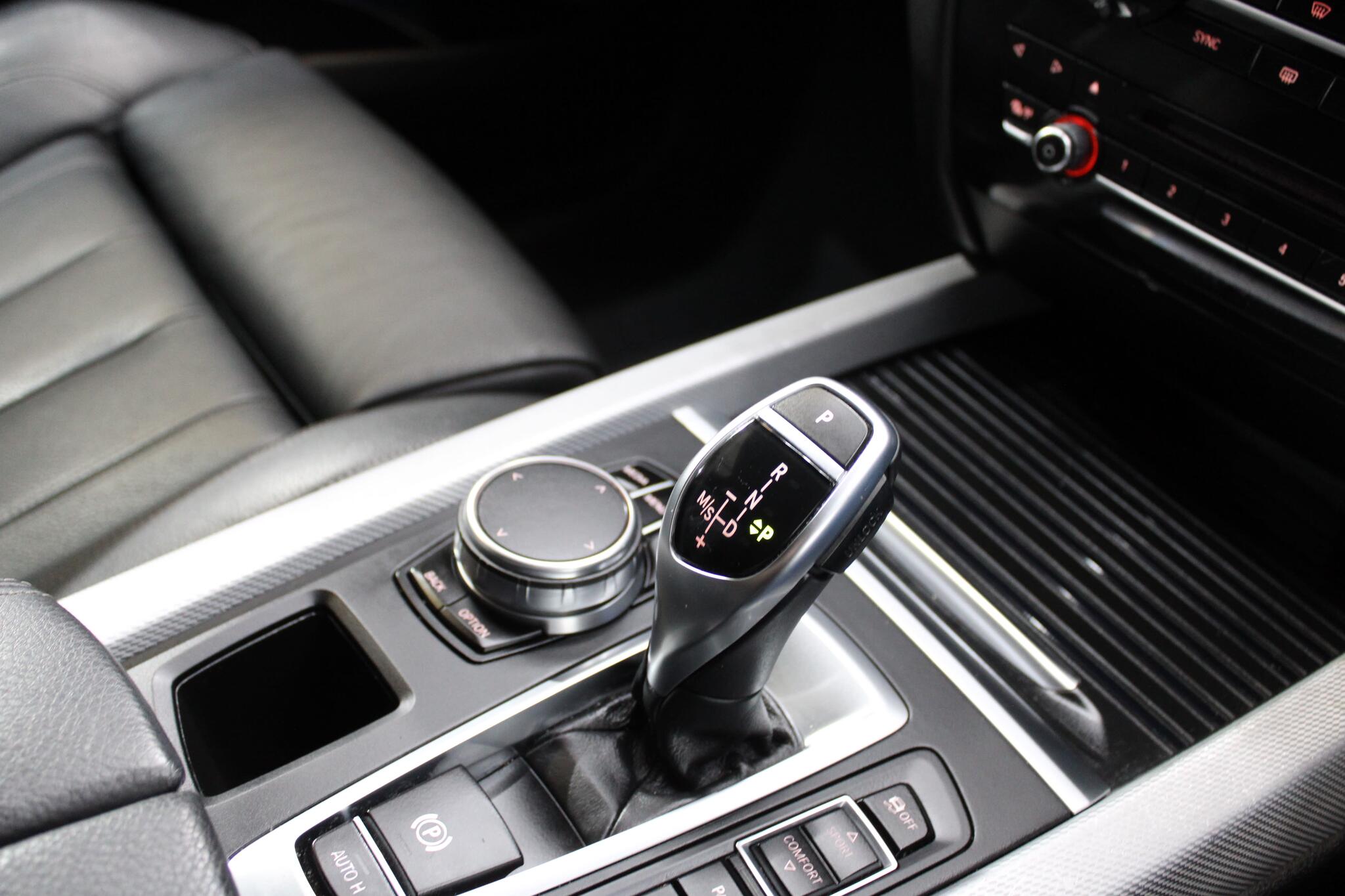 BMW X5 view 28