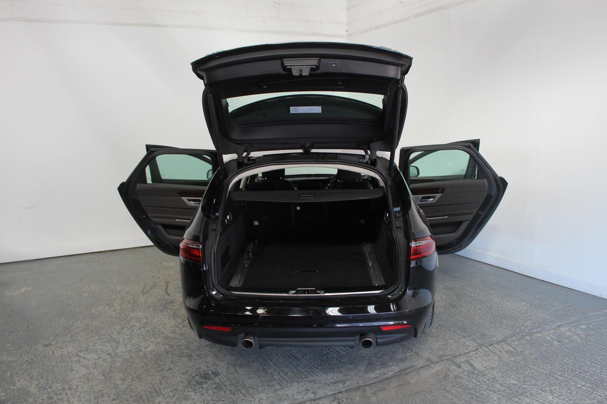 Jaguar XF view 23