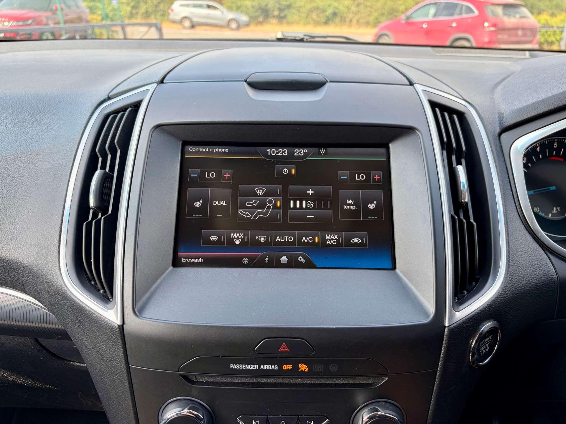 Ford Edge view 50