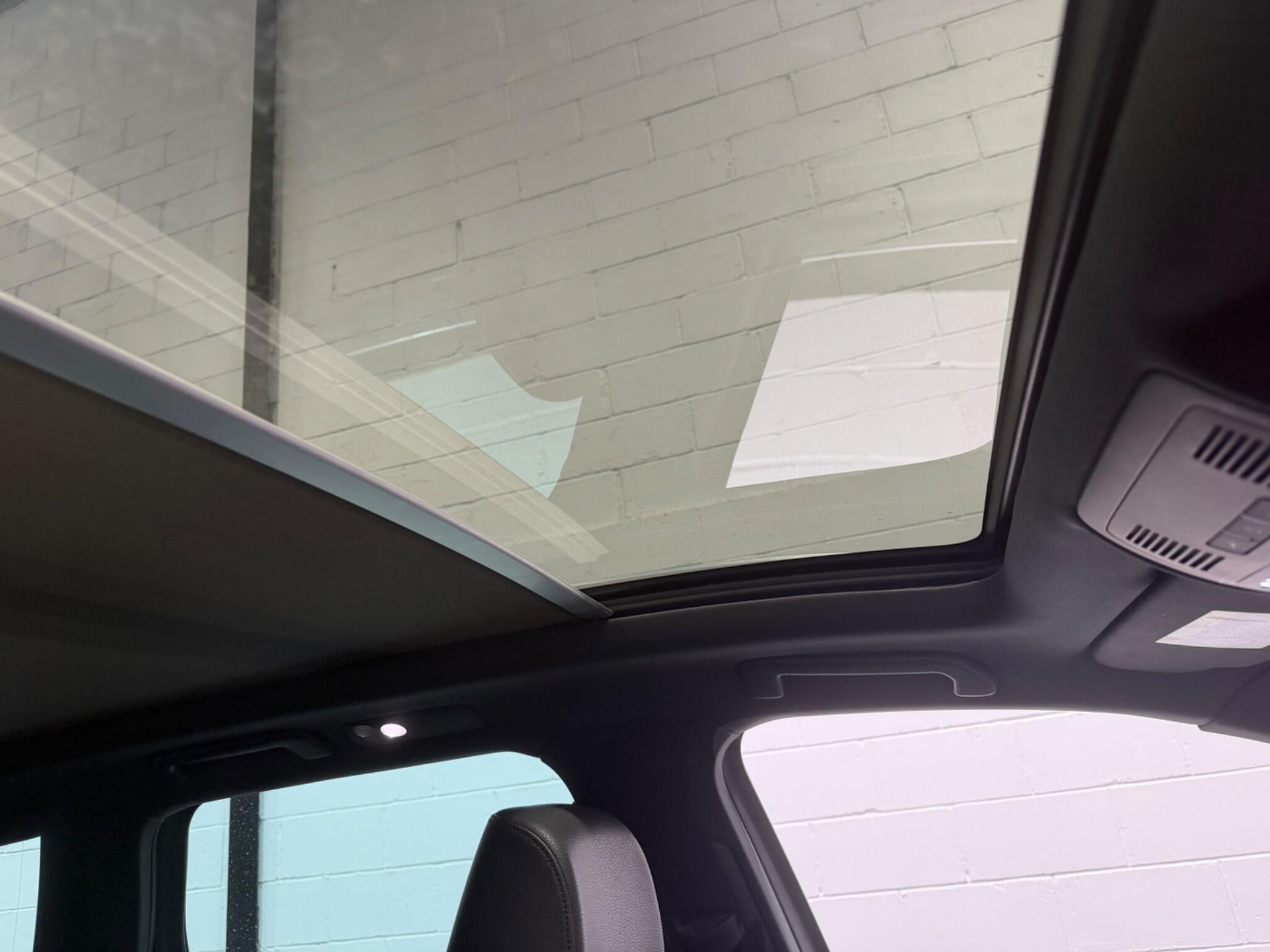 Volkswagen Touareg view 24