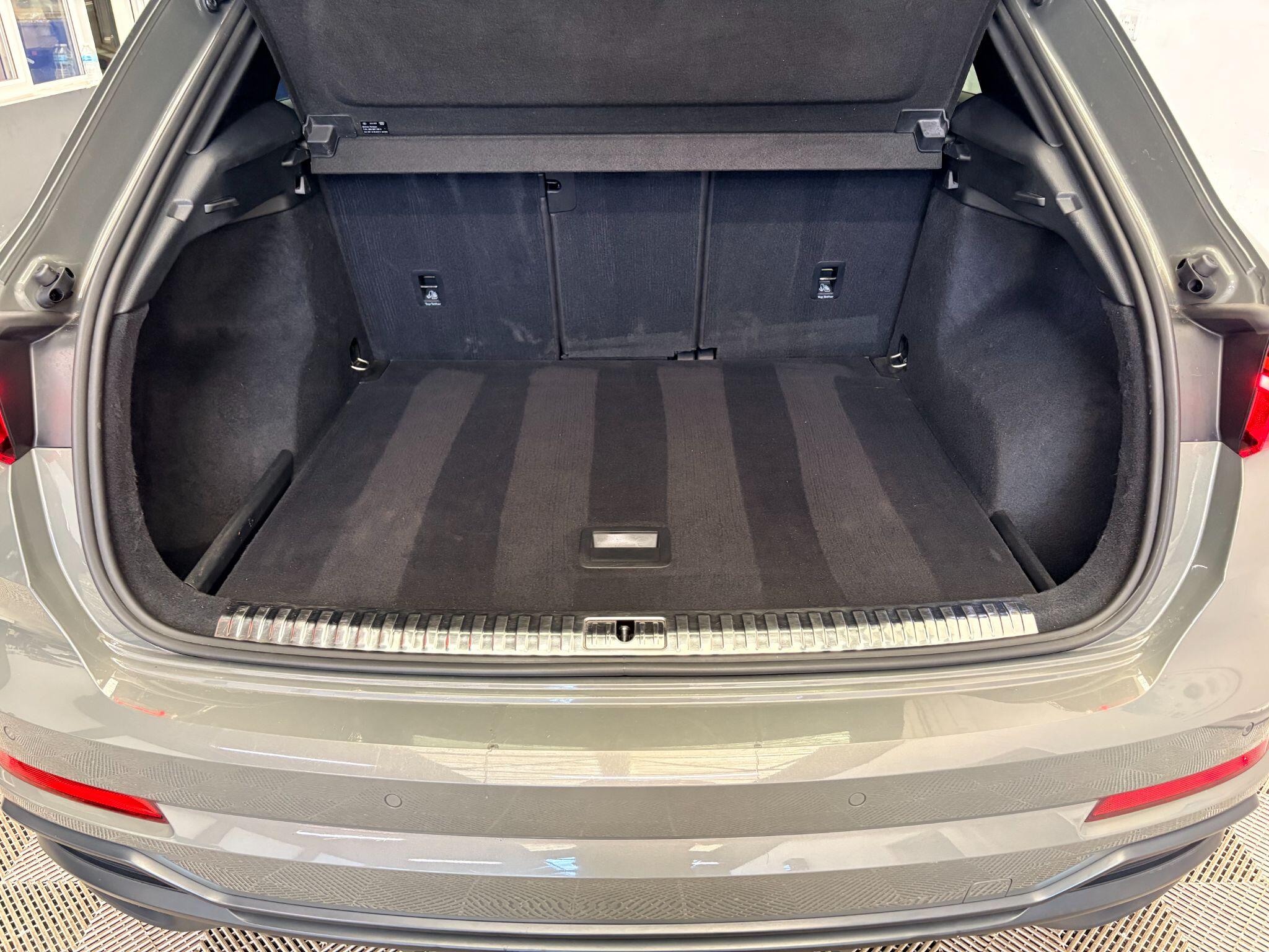 Audi Q3 view 9