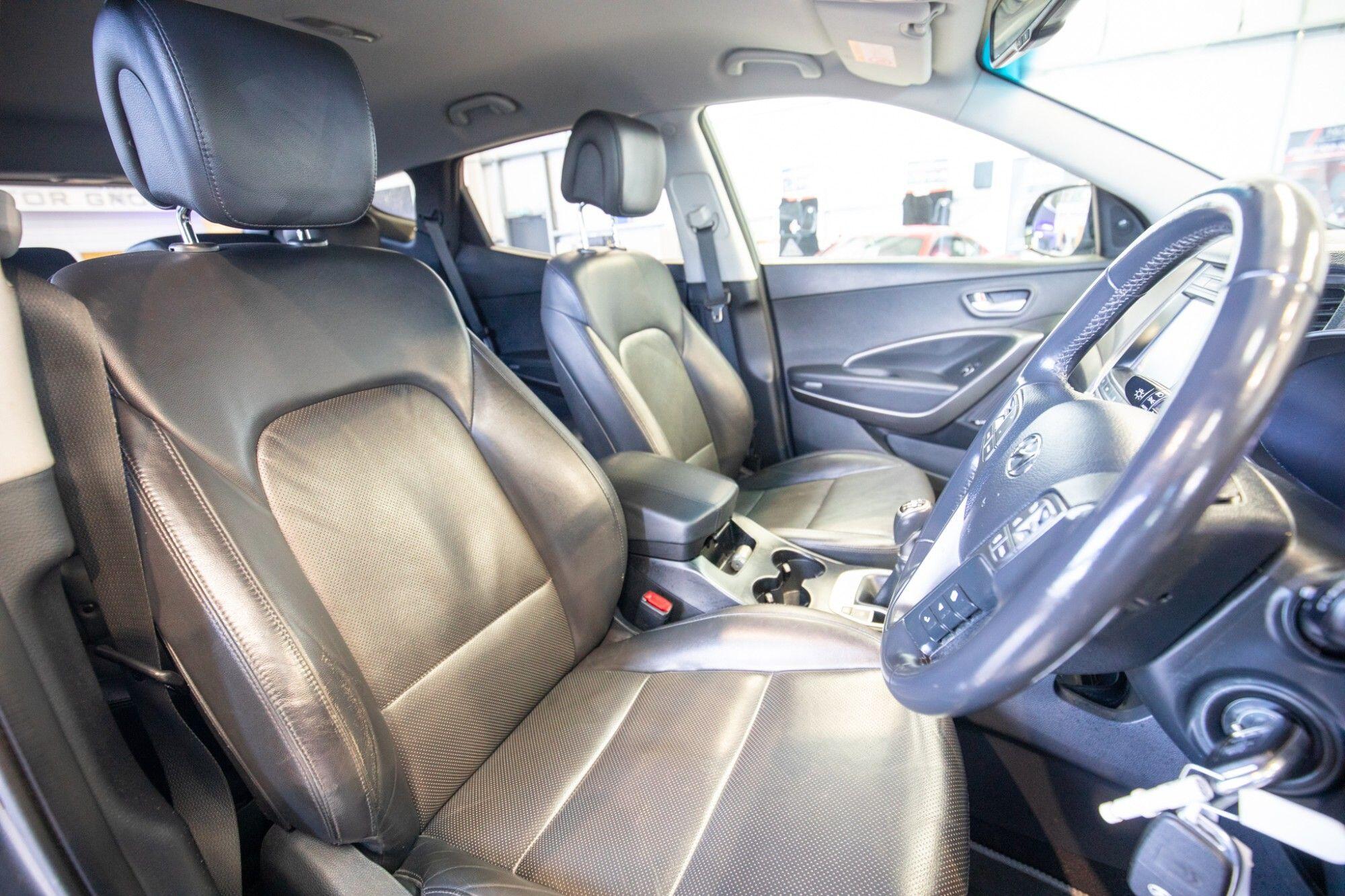 Hyundai Santa Fe view 3