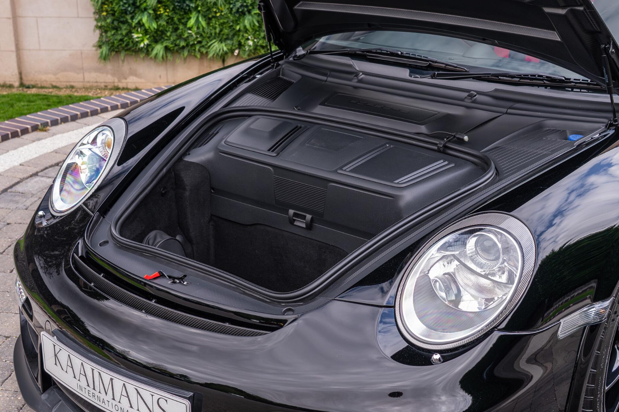 Porsche 911 view 40