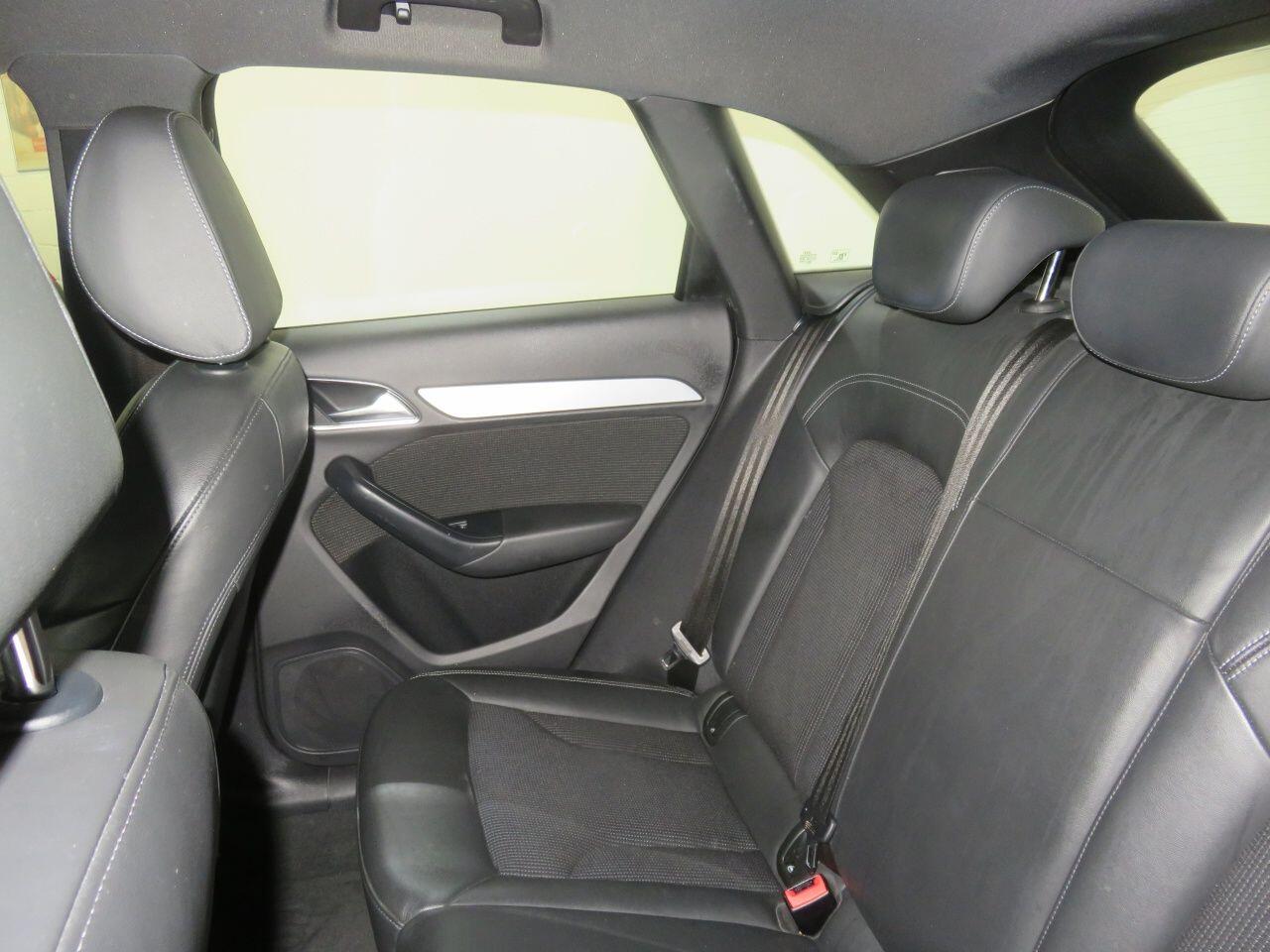 Audi Q3 view 55
