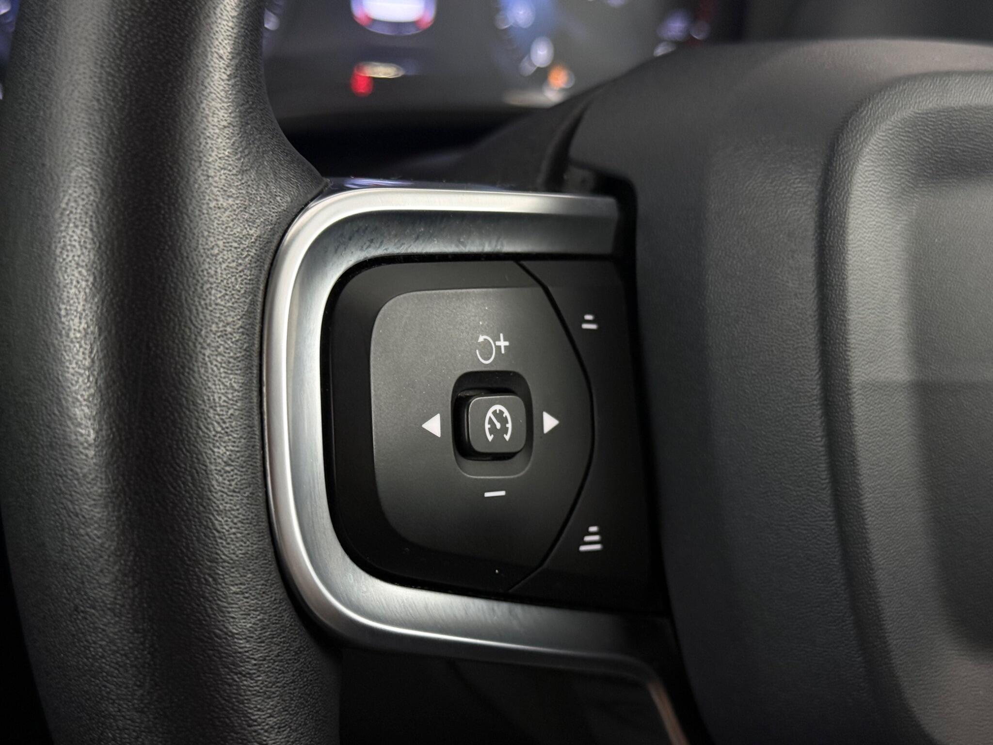 Volvo XC40 view 15