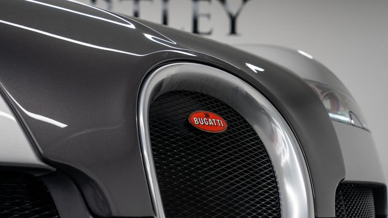 Bugatti Veyron view 10
