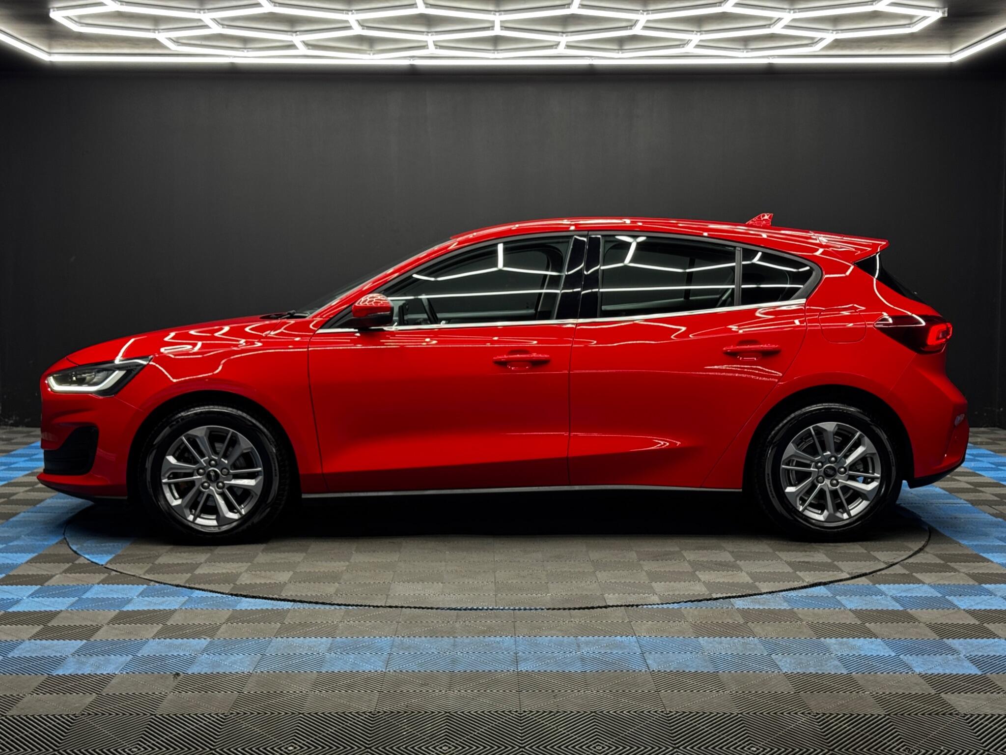 Ford Focus view 8