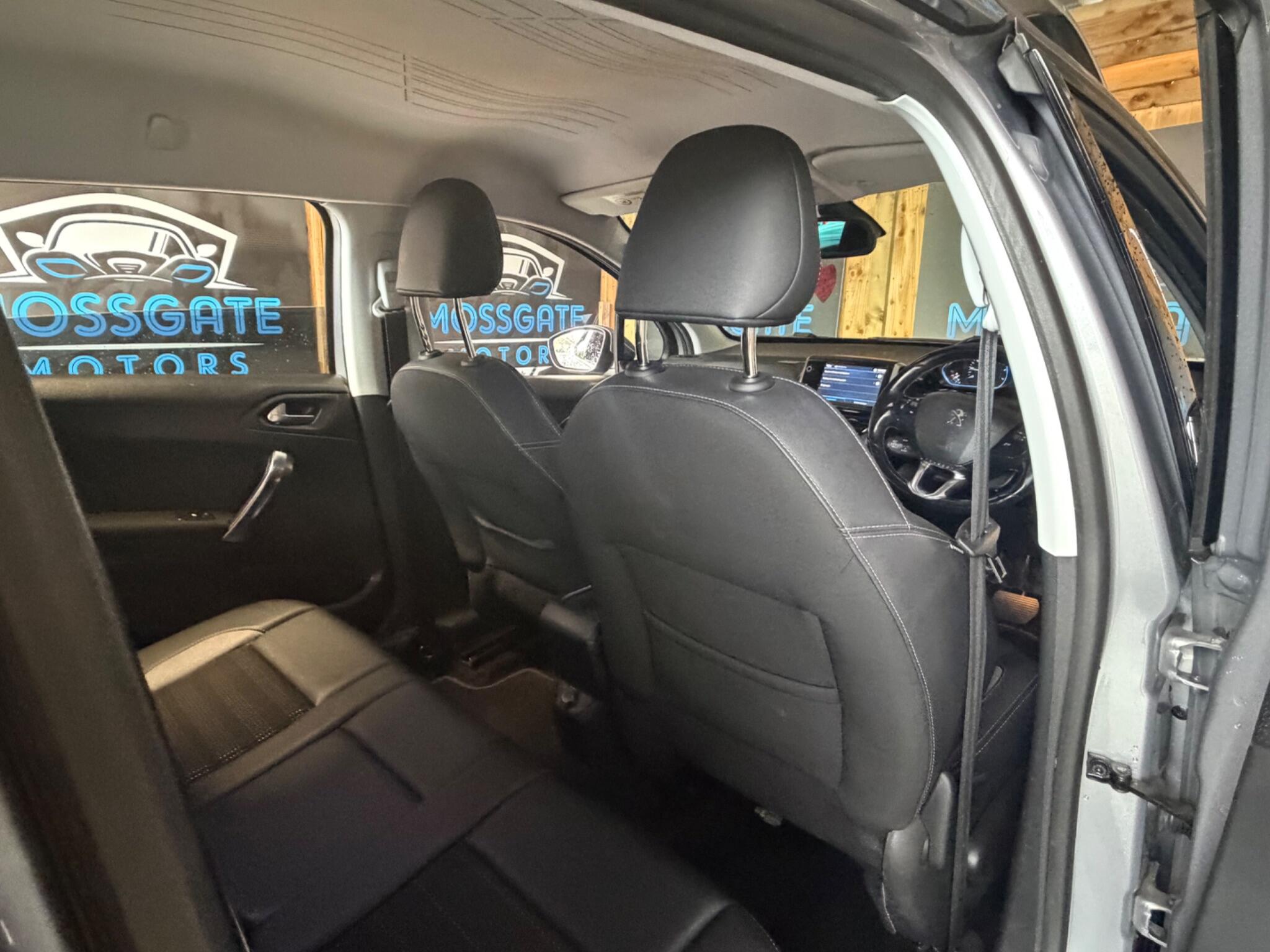 Peugeot 2008 view 16