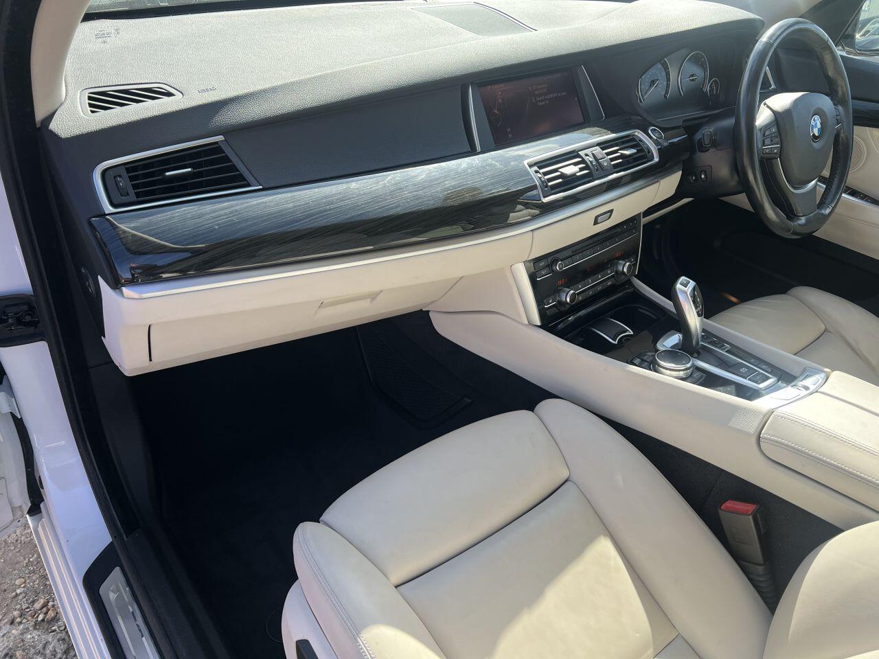 BMW 5 Series view 28
