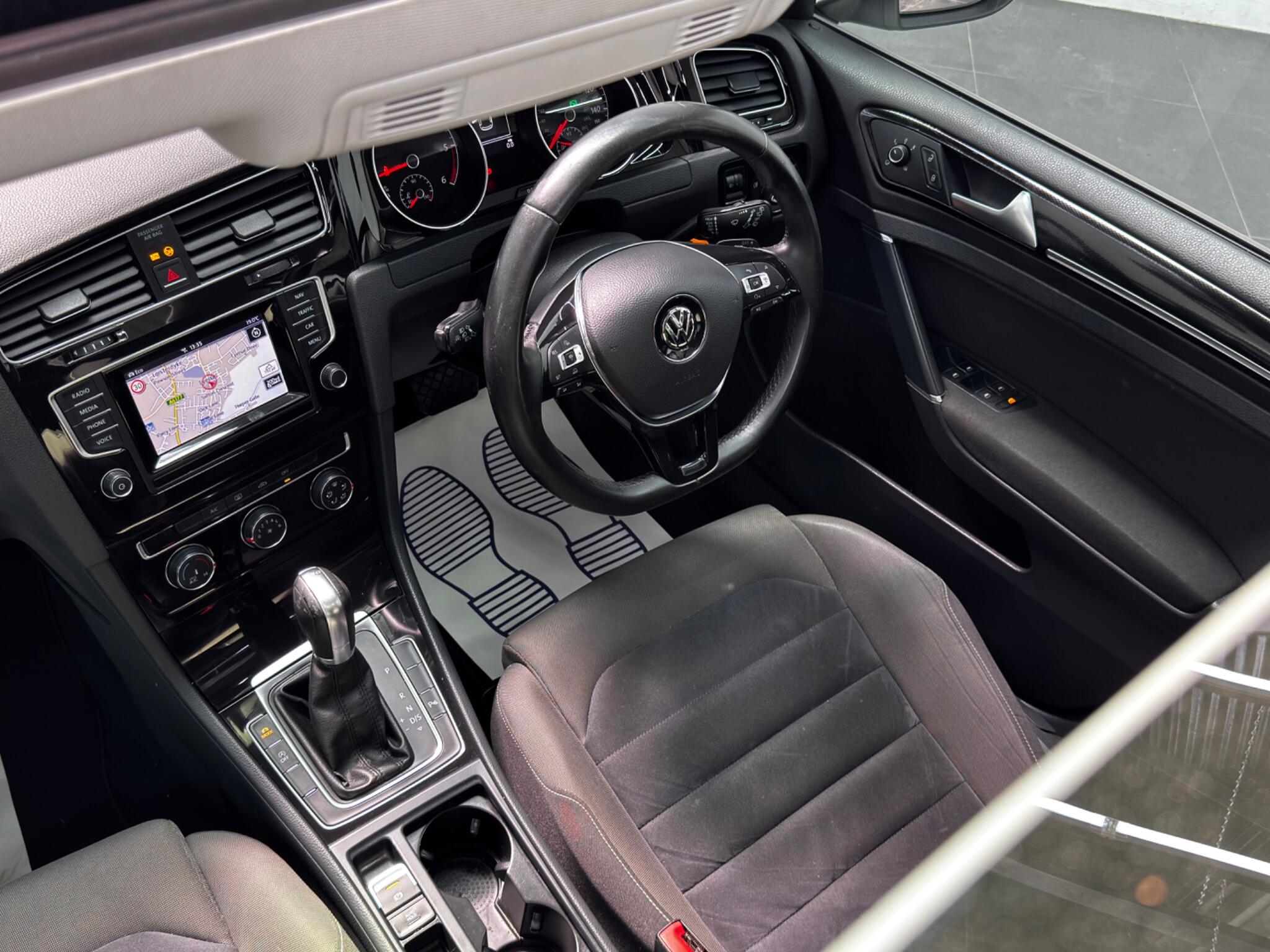 Volkswagen Golf view 5