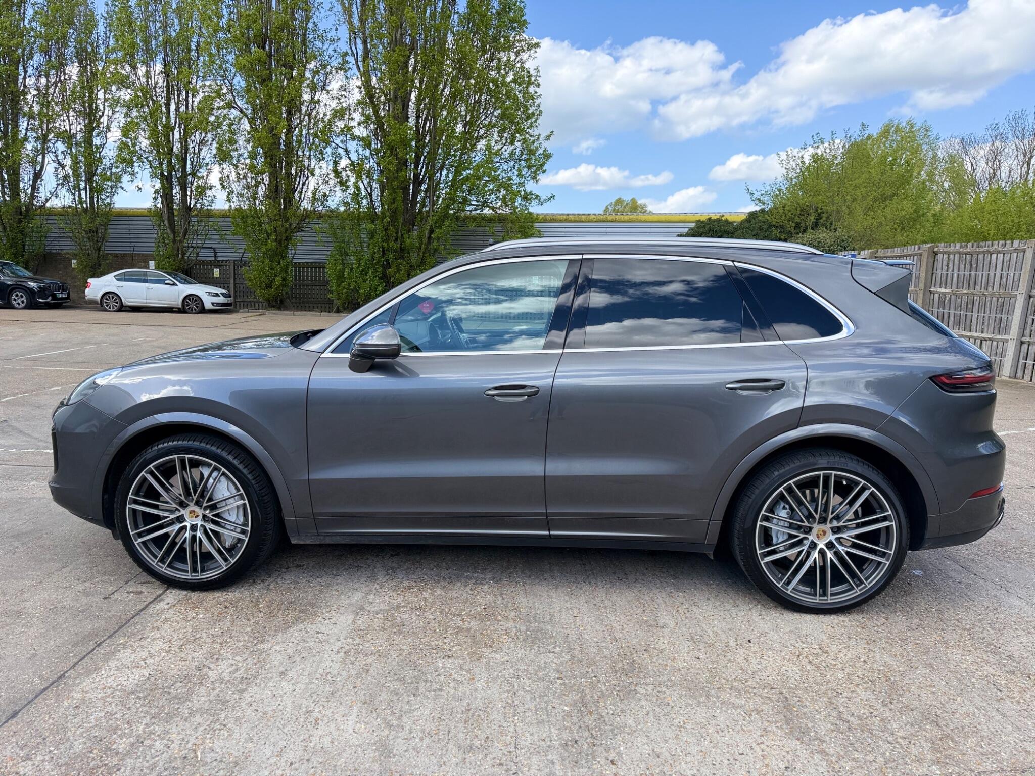 Porsche Cayenne view 10