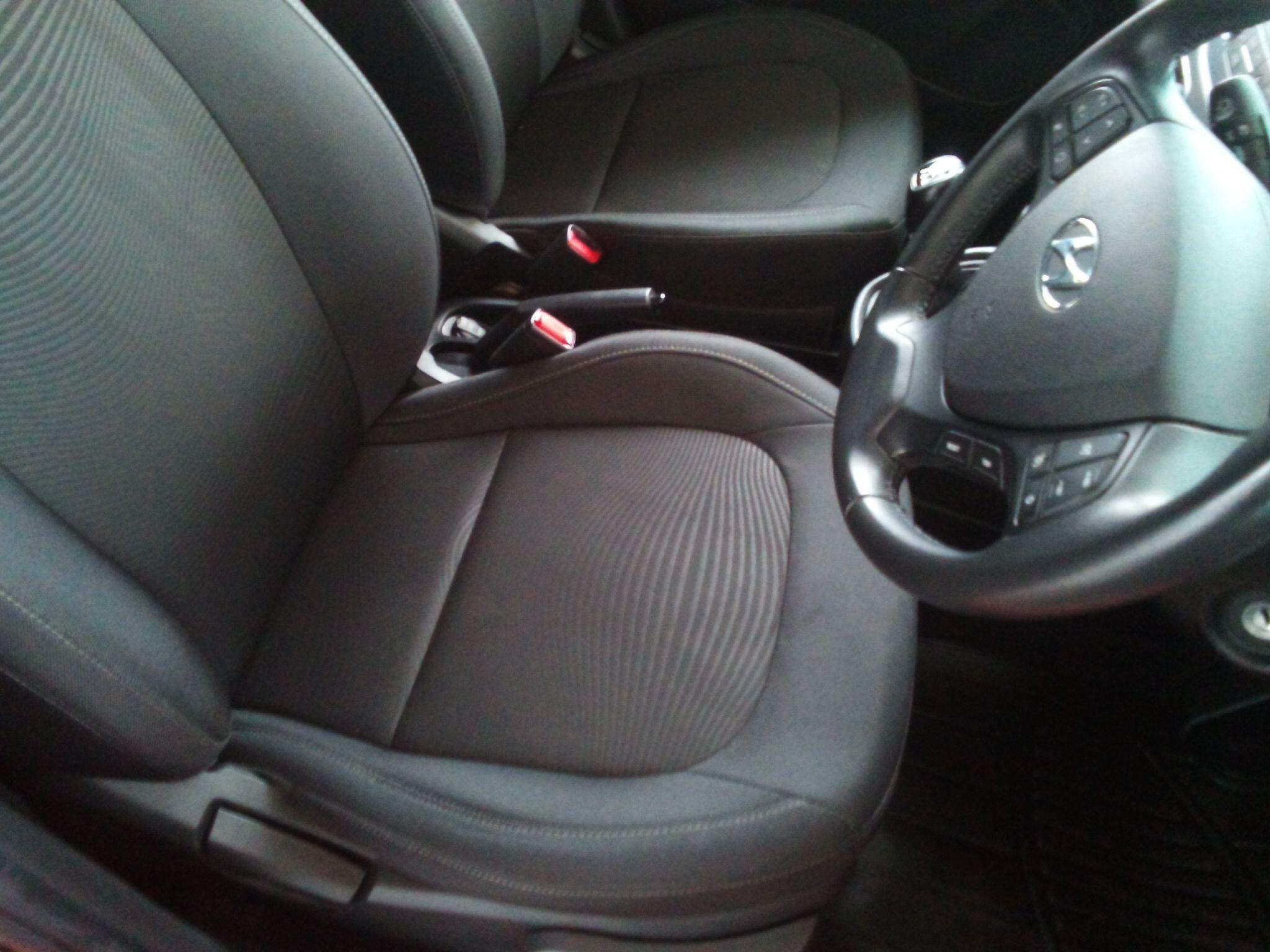 2020 Hyundai i10 1.0 Play Euro 6 5dr • 30,145 miles image 19