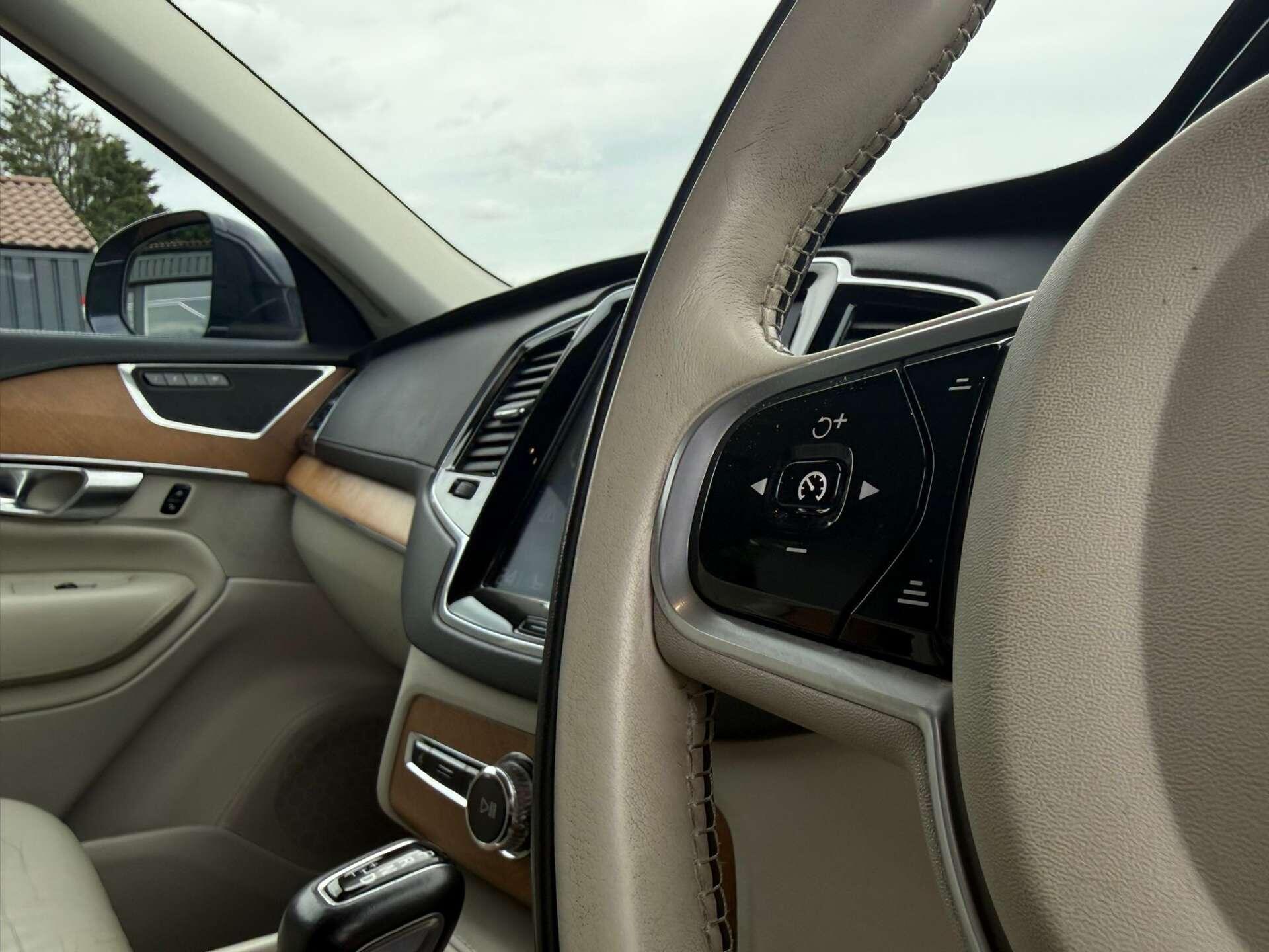 Volvo XC90 view 22