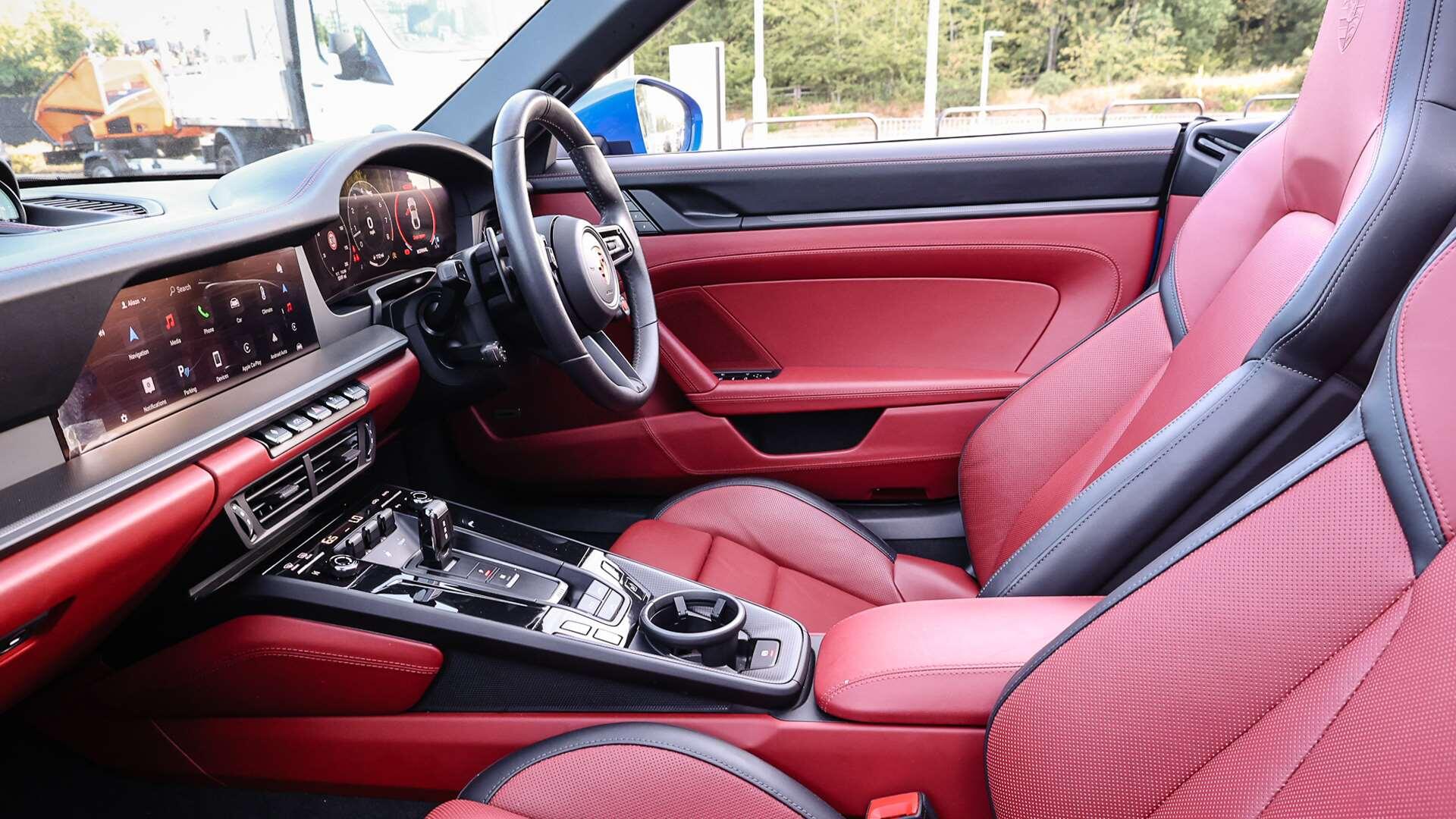 Porsche 911 view 17