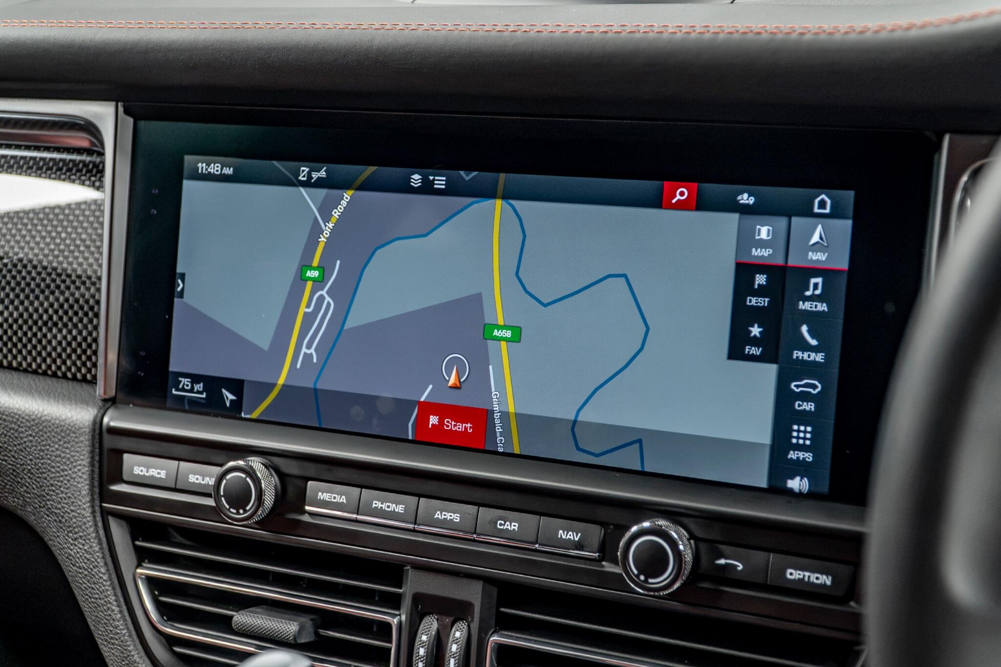 Porsche Macan view 23