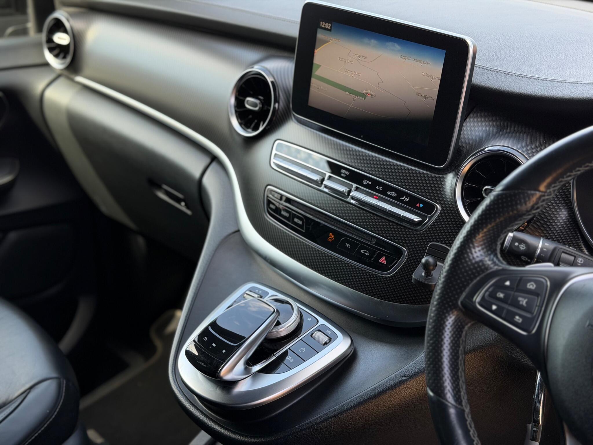 Mercedes-Benz V-Class view 16