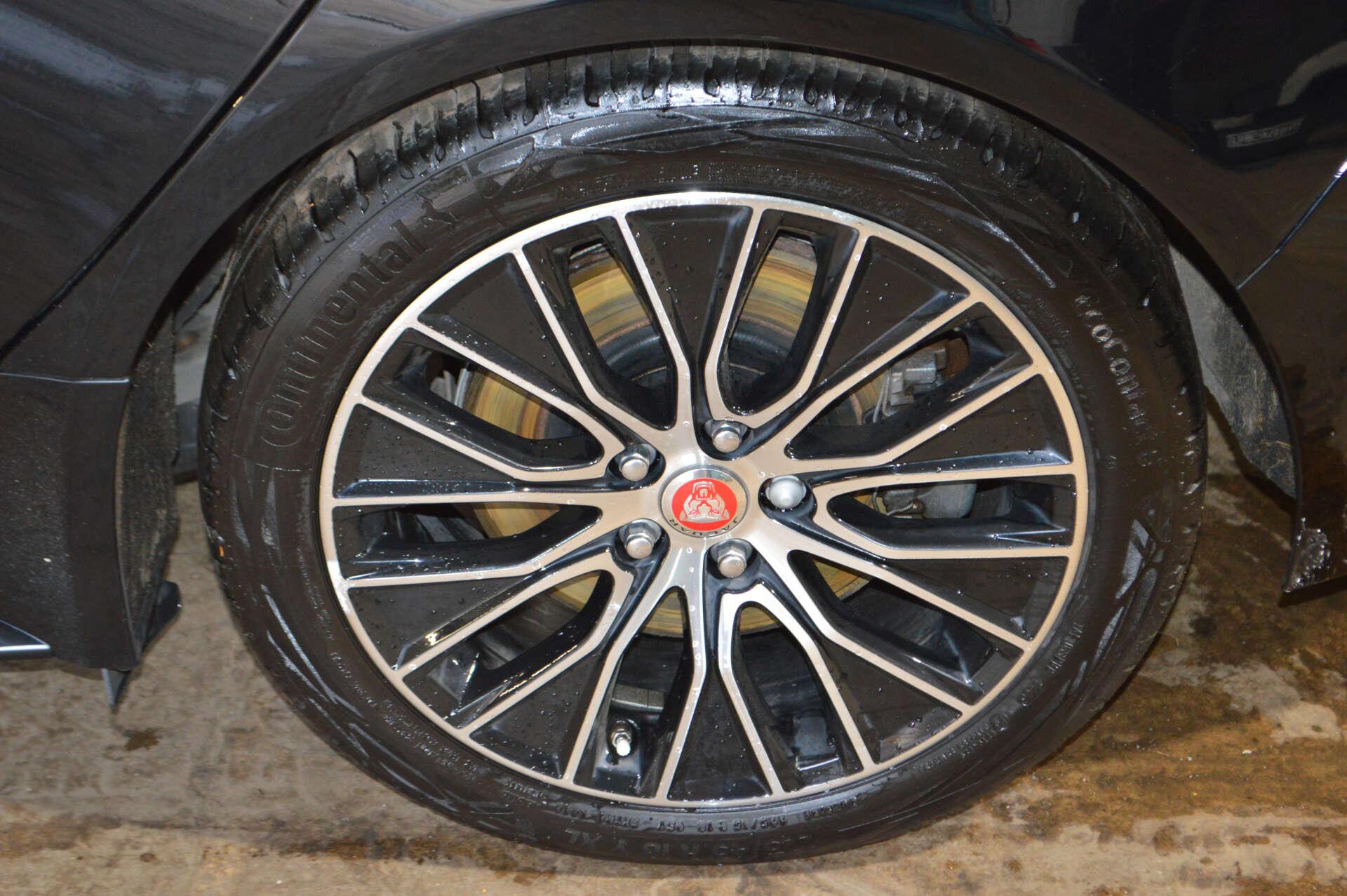 Jaguar Xe view 53