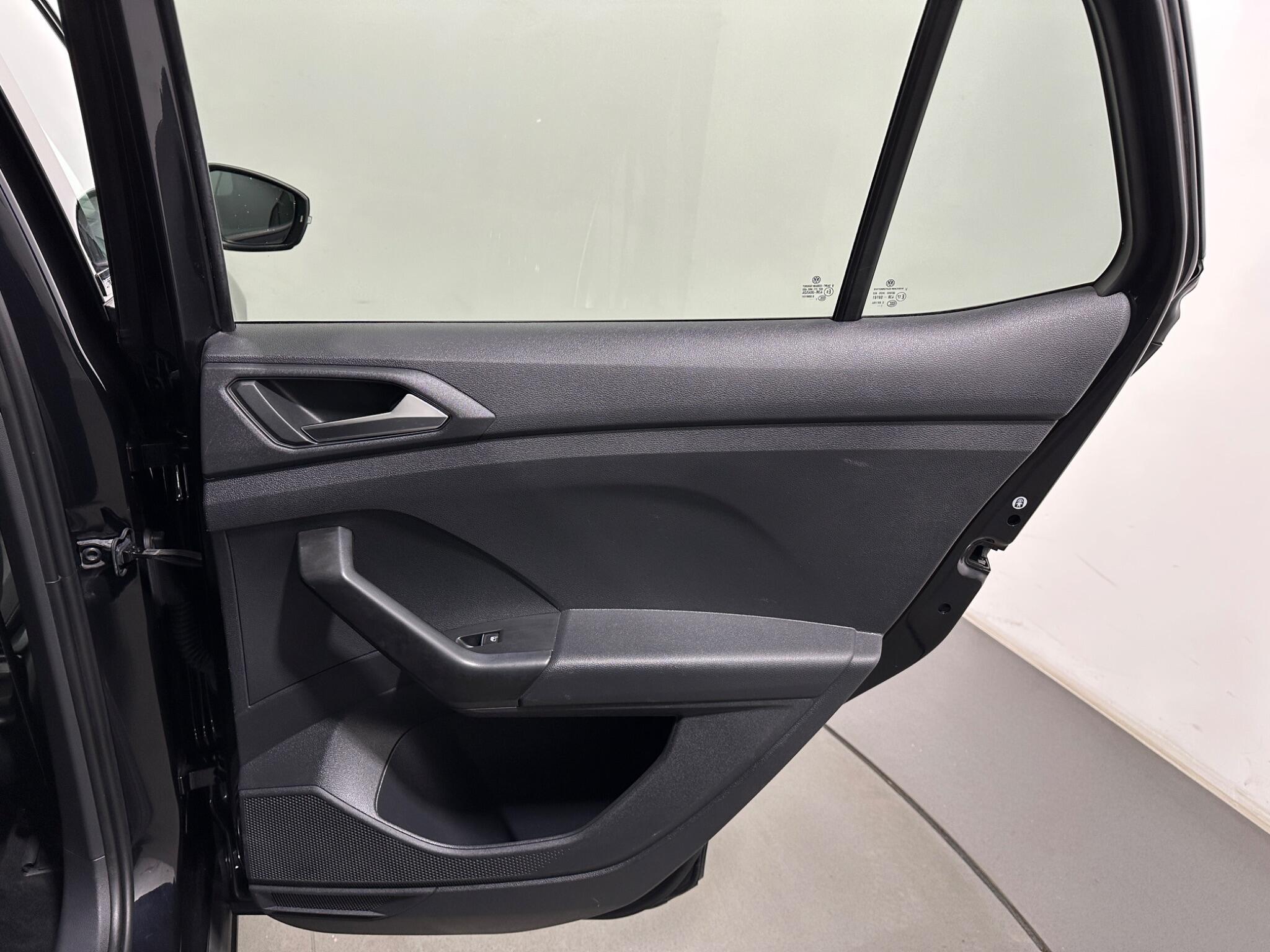 Volkswagen T-Cross view 43