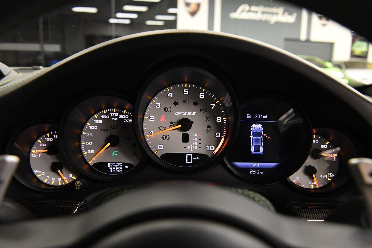 Porsche 911 view 26
